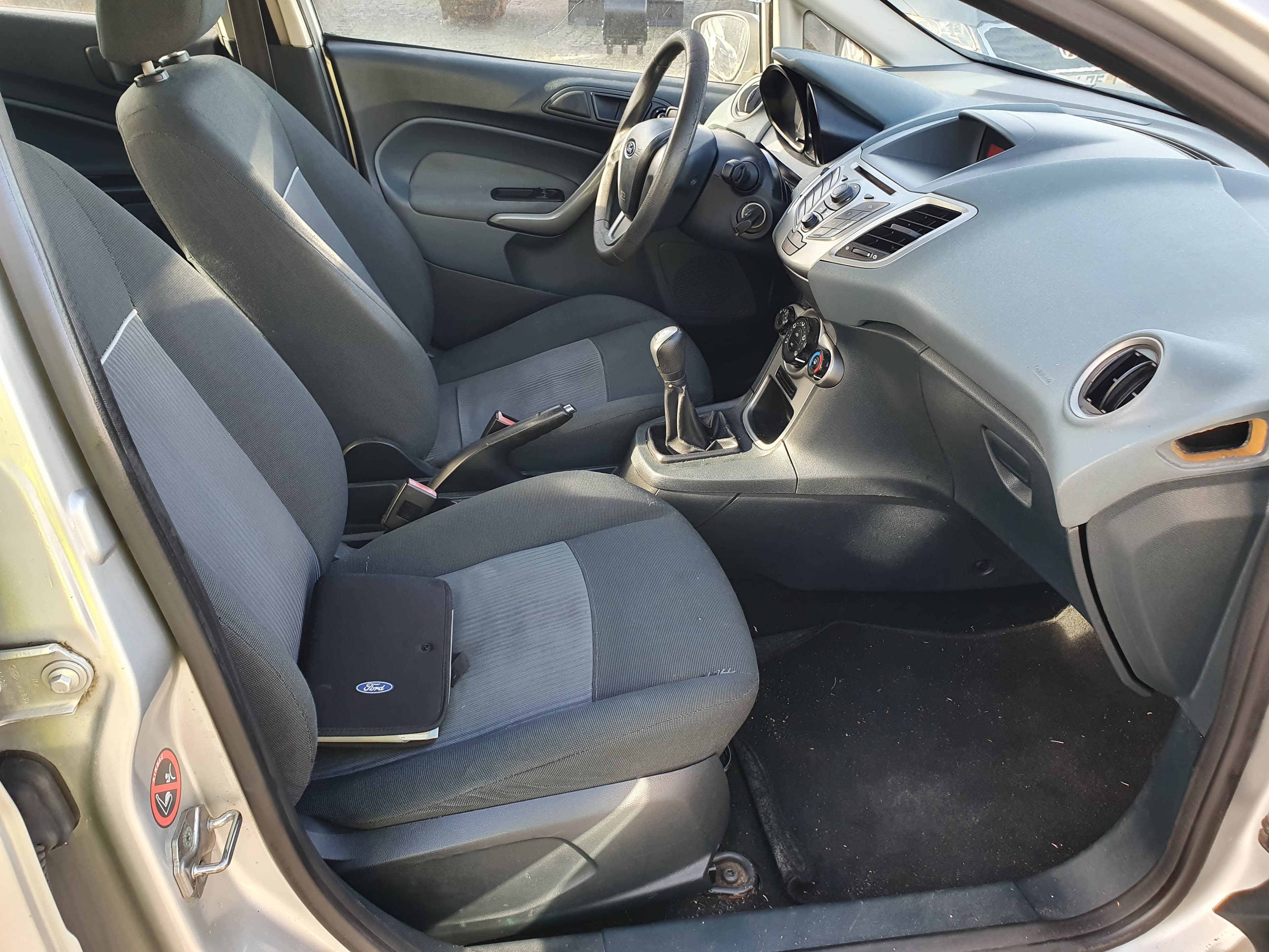 Ford Fiesta · Ano 2010 — image 23