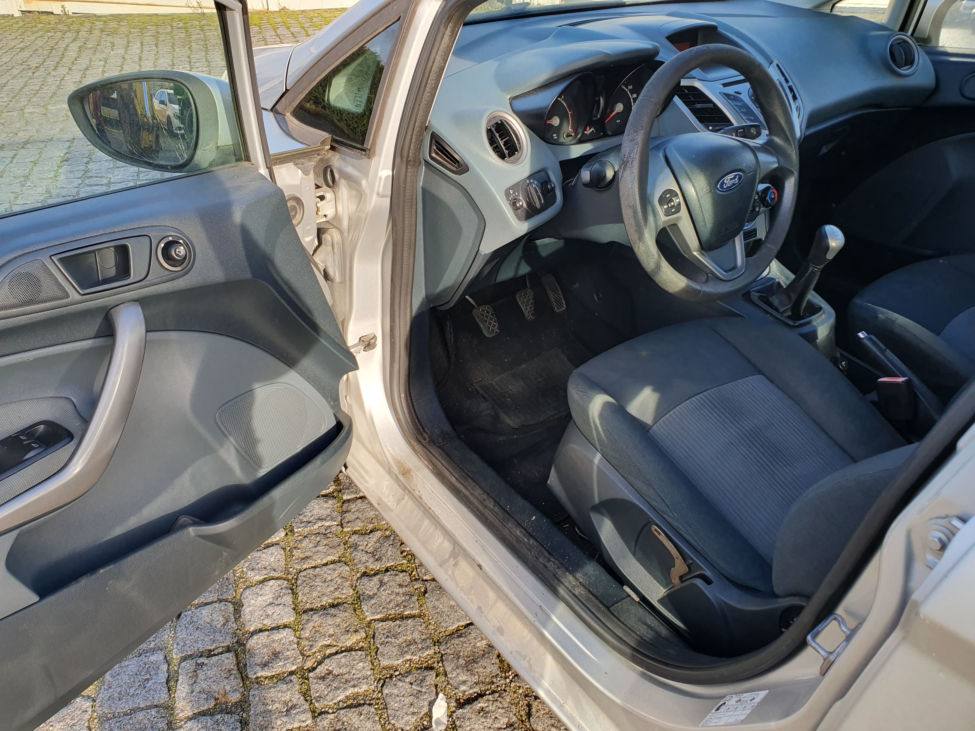 Ford Fiesta · Ano 2010 — image 33