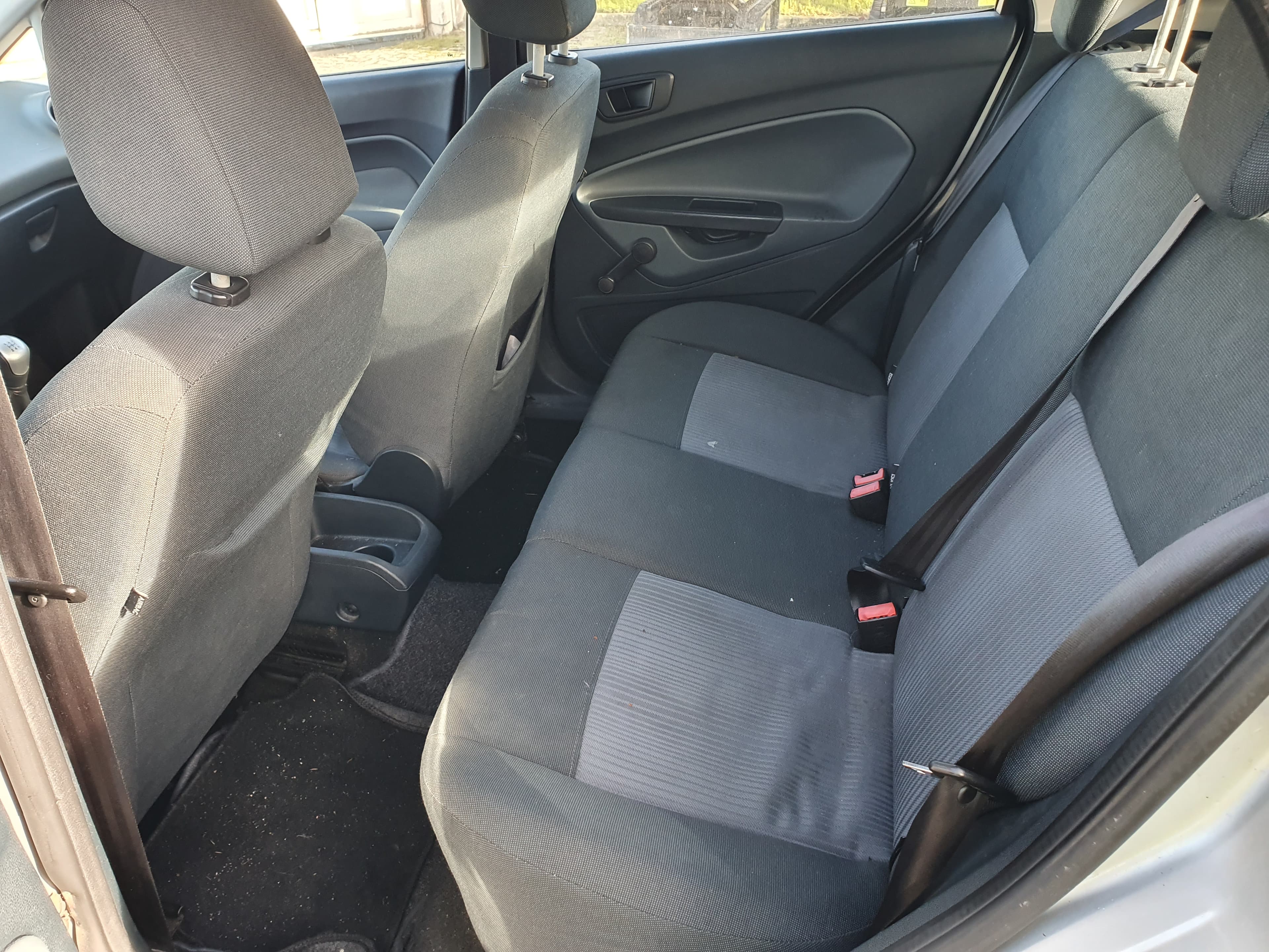 Ford Fiesta · Ano 2010 — image 32