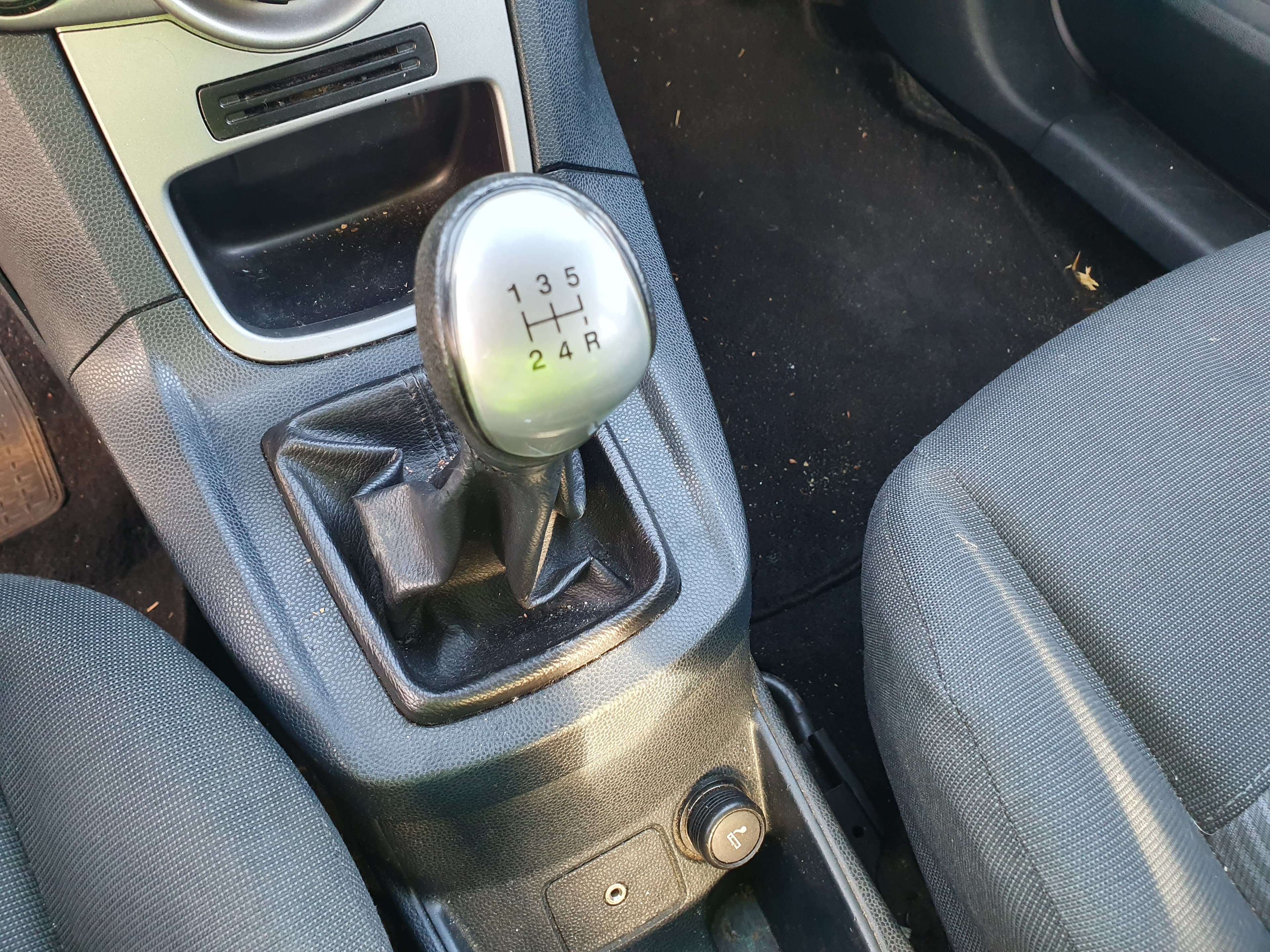 Ford Fiesta · Ano 2010 — image 29