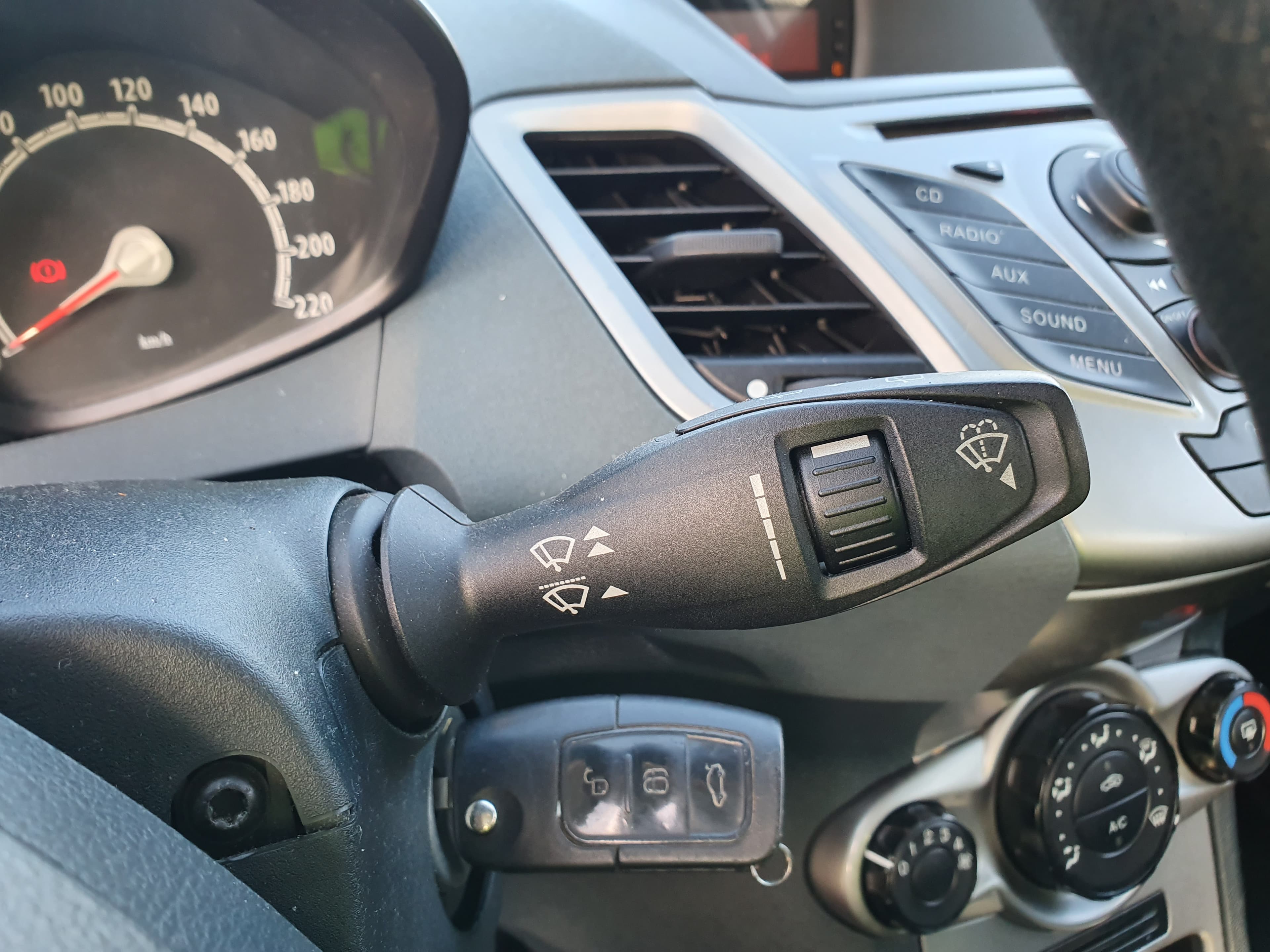 Ford Fiesta · Ano 2010 — image 38