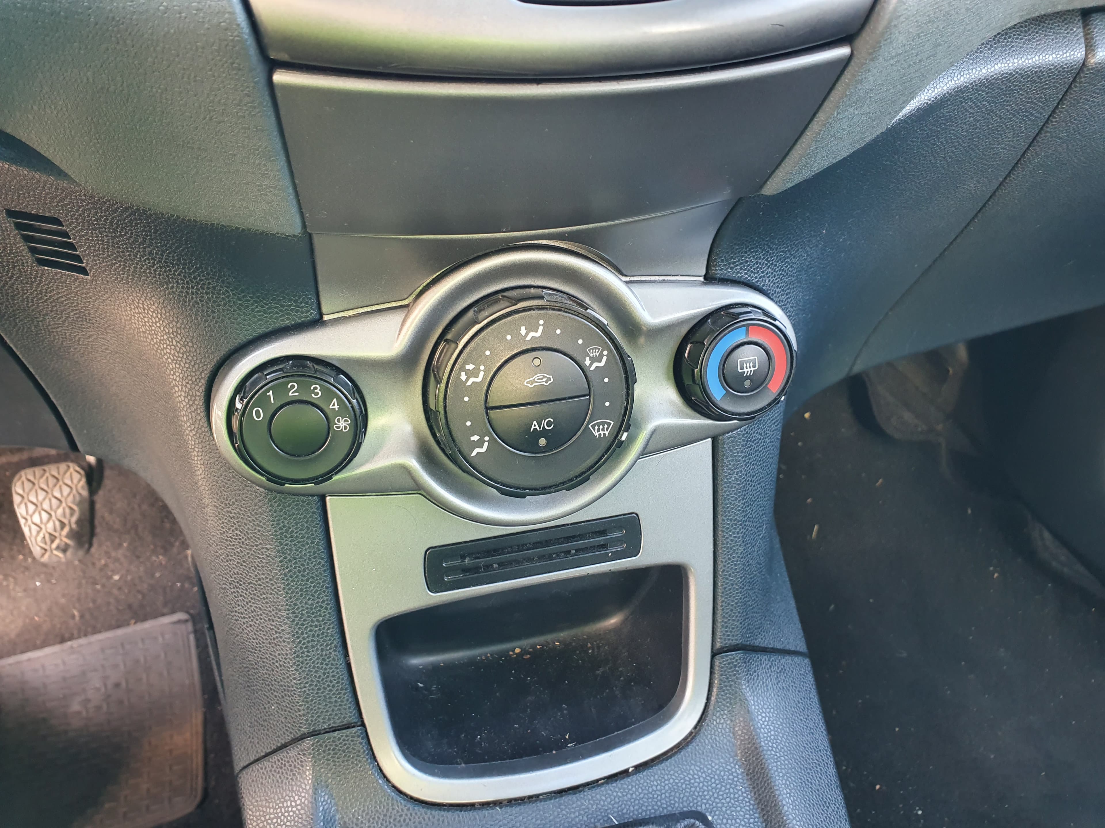 Ford Fiesta · Ano 2010 — image 28