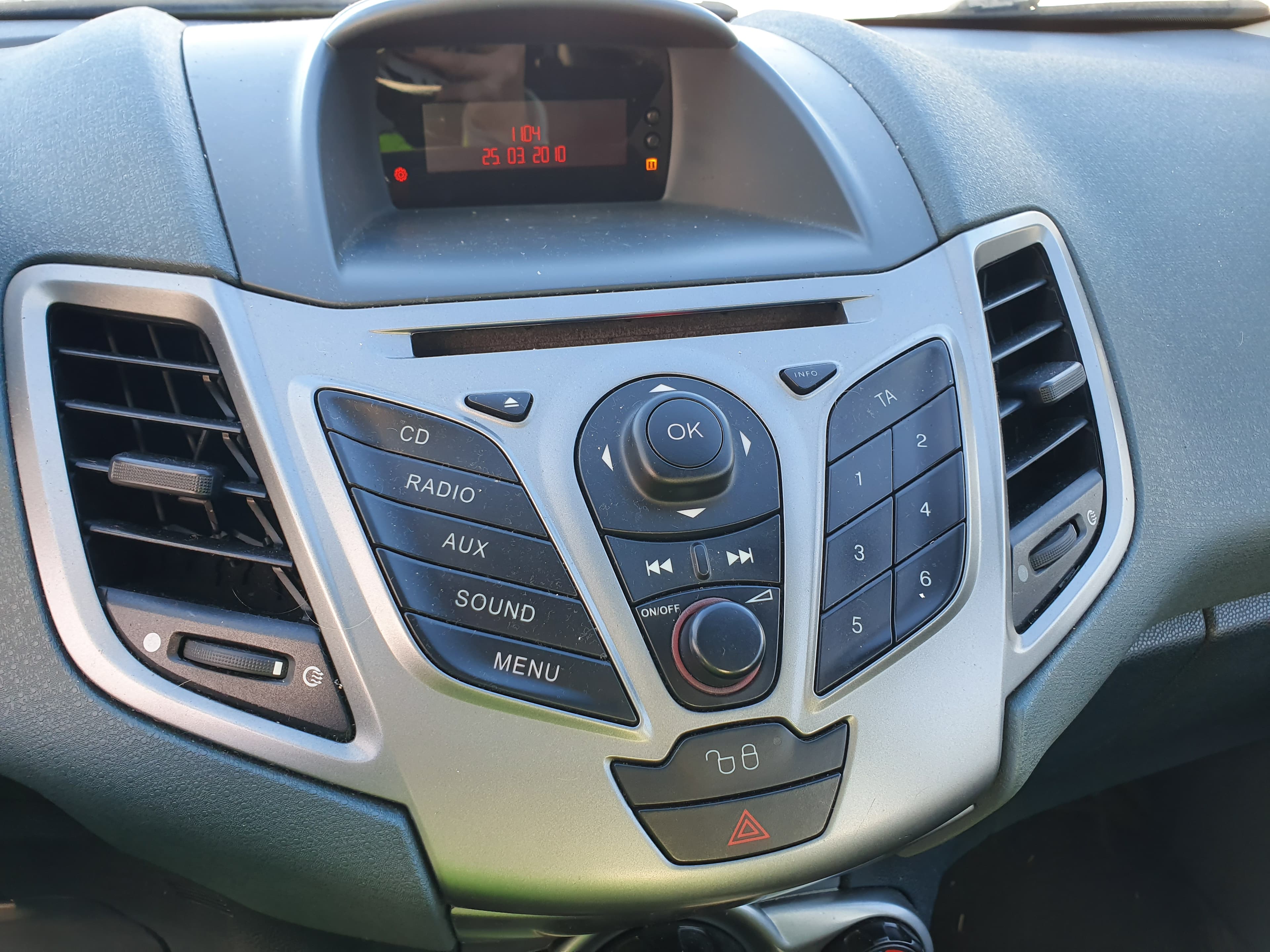 Ford Fiesta · Ano 2010 — image 27