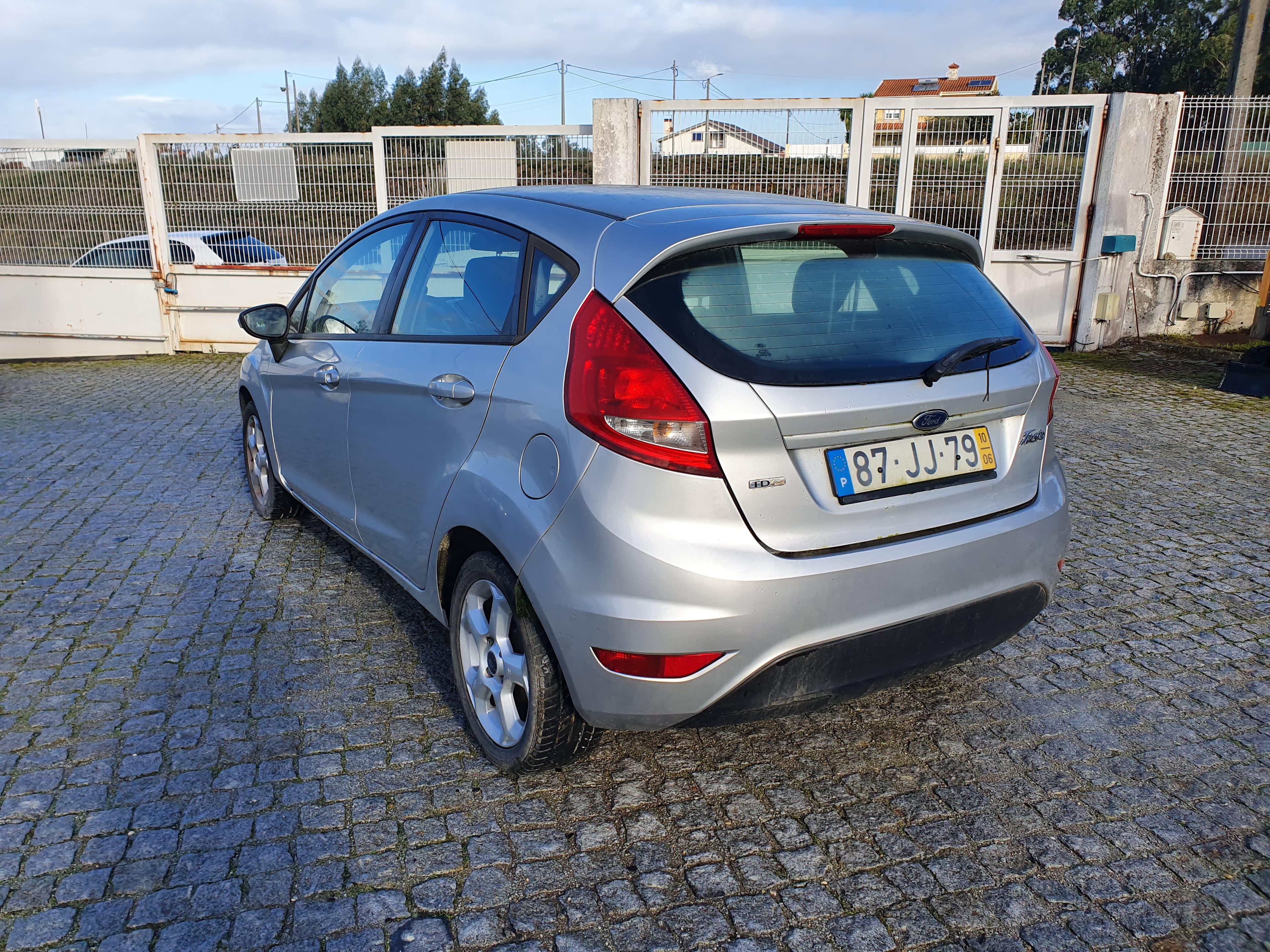 Ford Fiesta · Ano 2010 — image 5