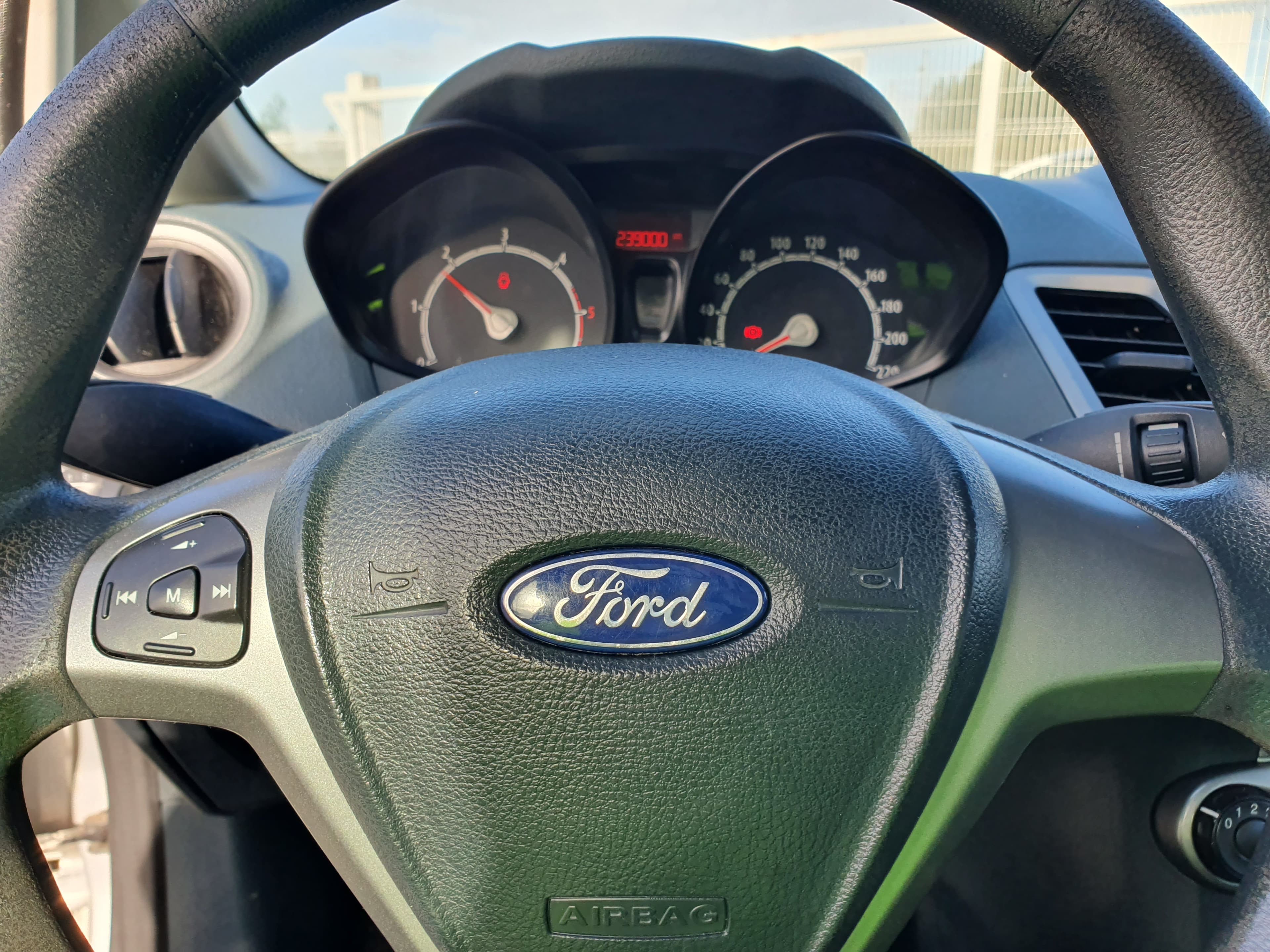 Ford Fiesta · Ano 2010 — image 36