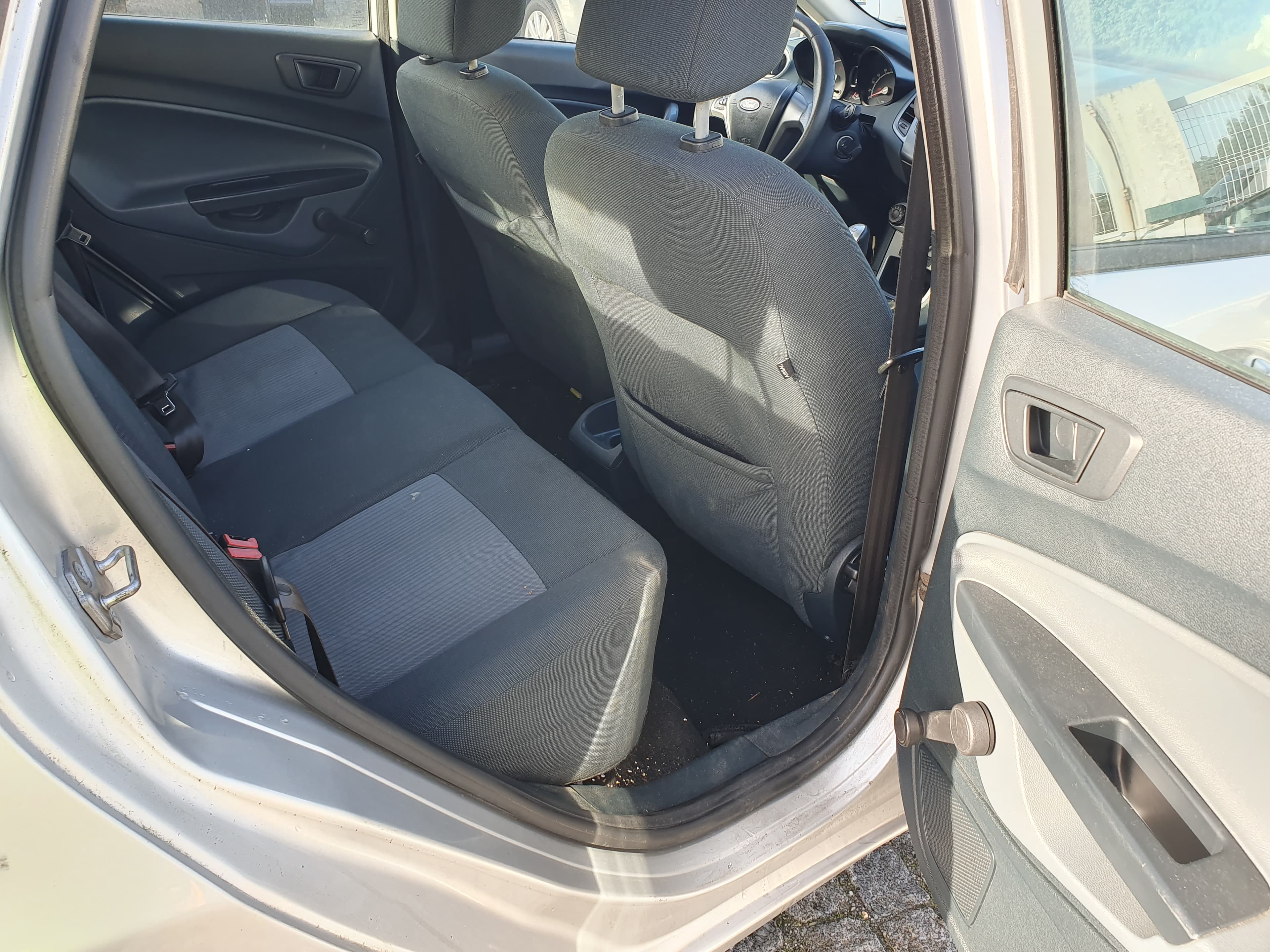 Ford Fiesta · Ano 2010 — image 18