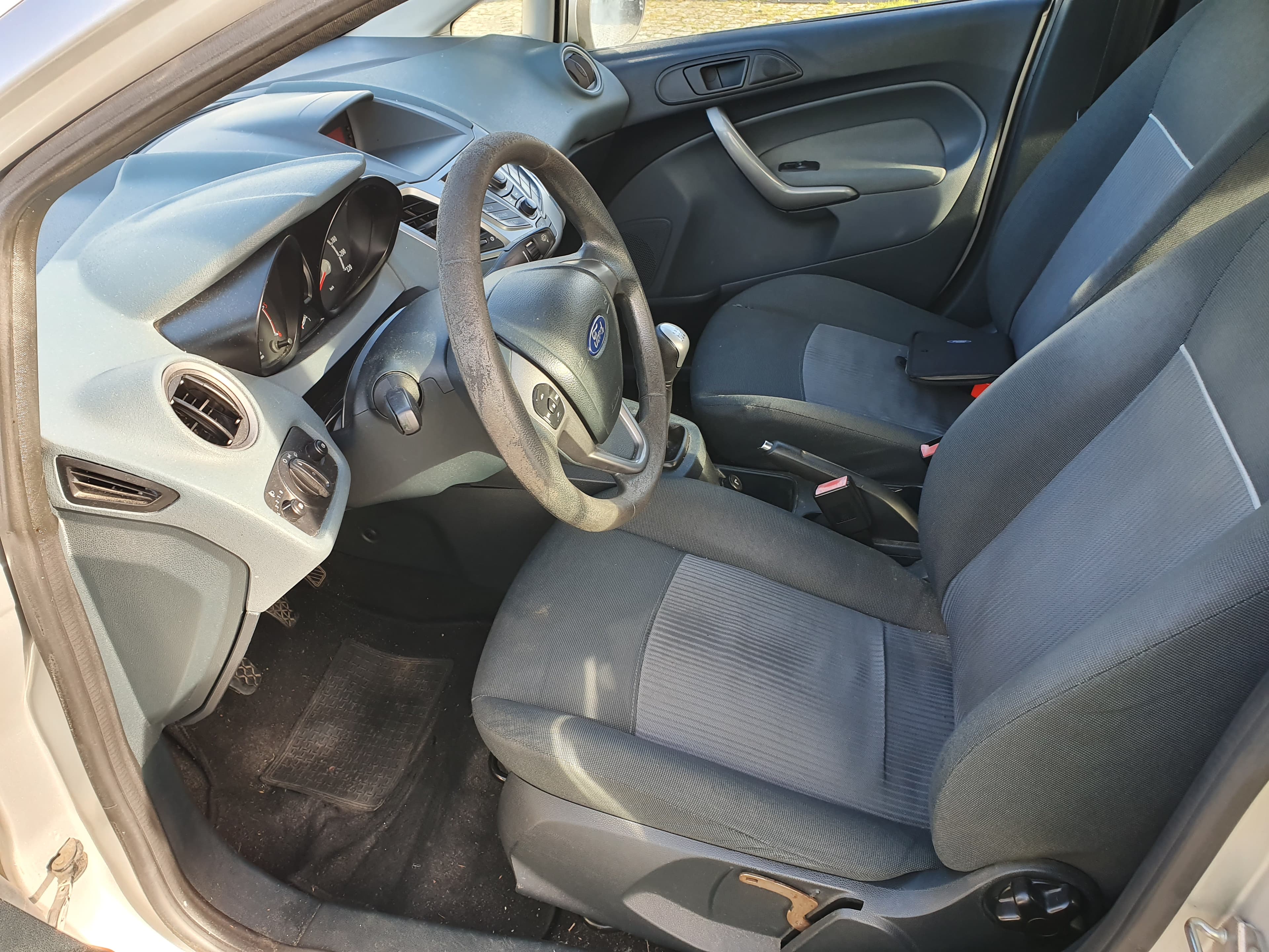 Ford Fiesta · Ano 2010 — image 17