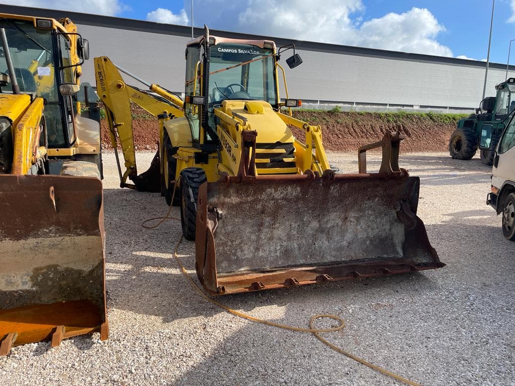 Retroescavadora Komatsu WB 93R-2 — imagen 2