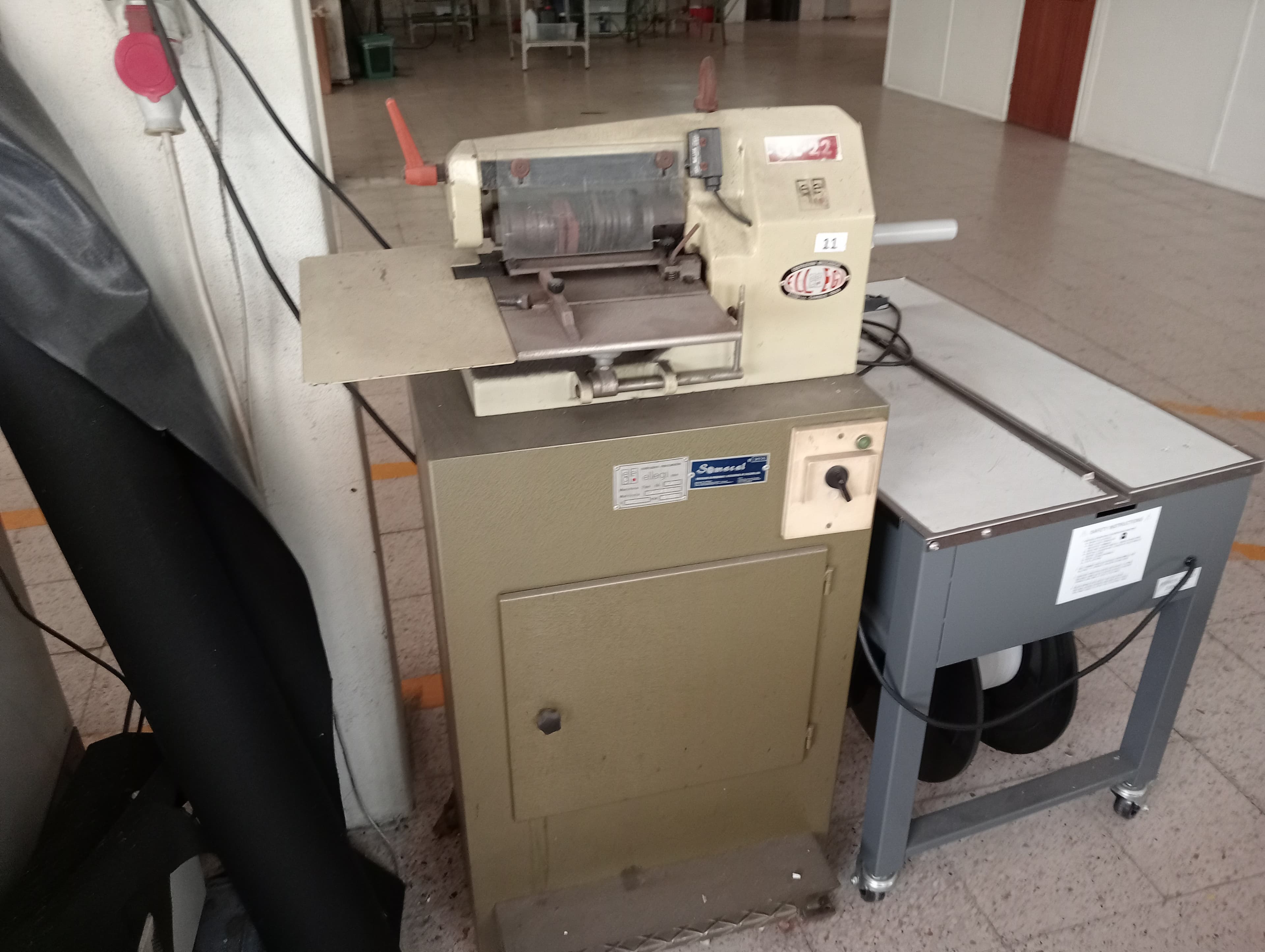 Máquina de cintar · Máquina de cortar tiras — imagem 2