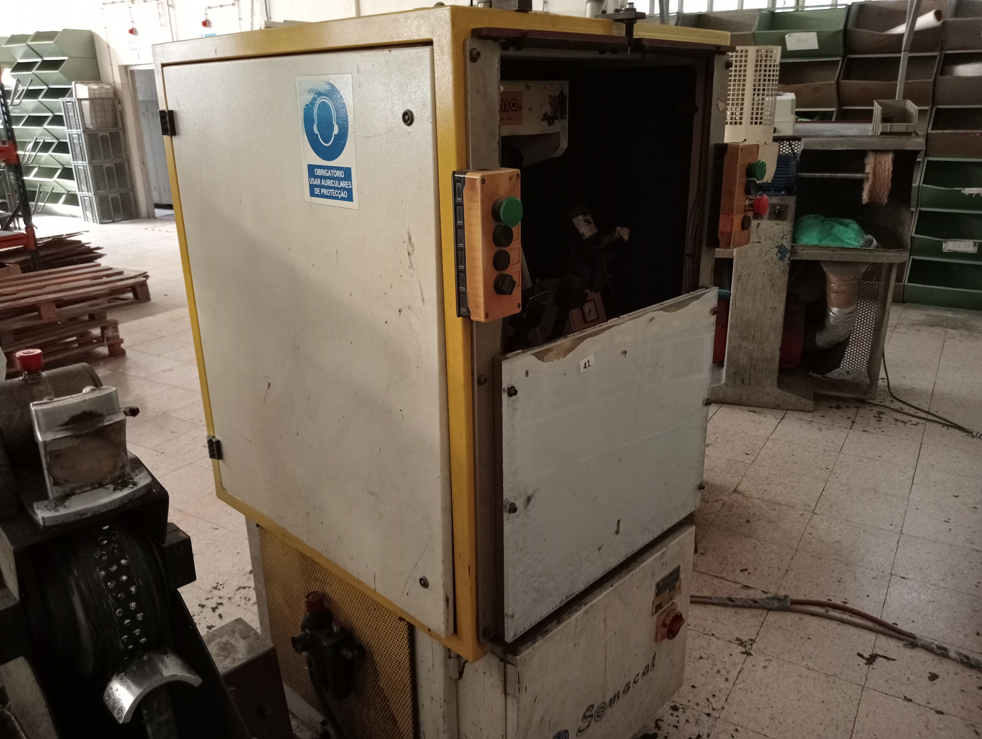 Sifione · Máquinas de rebater · Máquina de fechar calcanheiras · Reativador de contrafortes — imagen 13