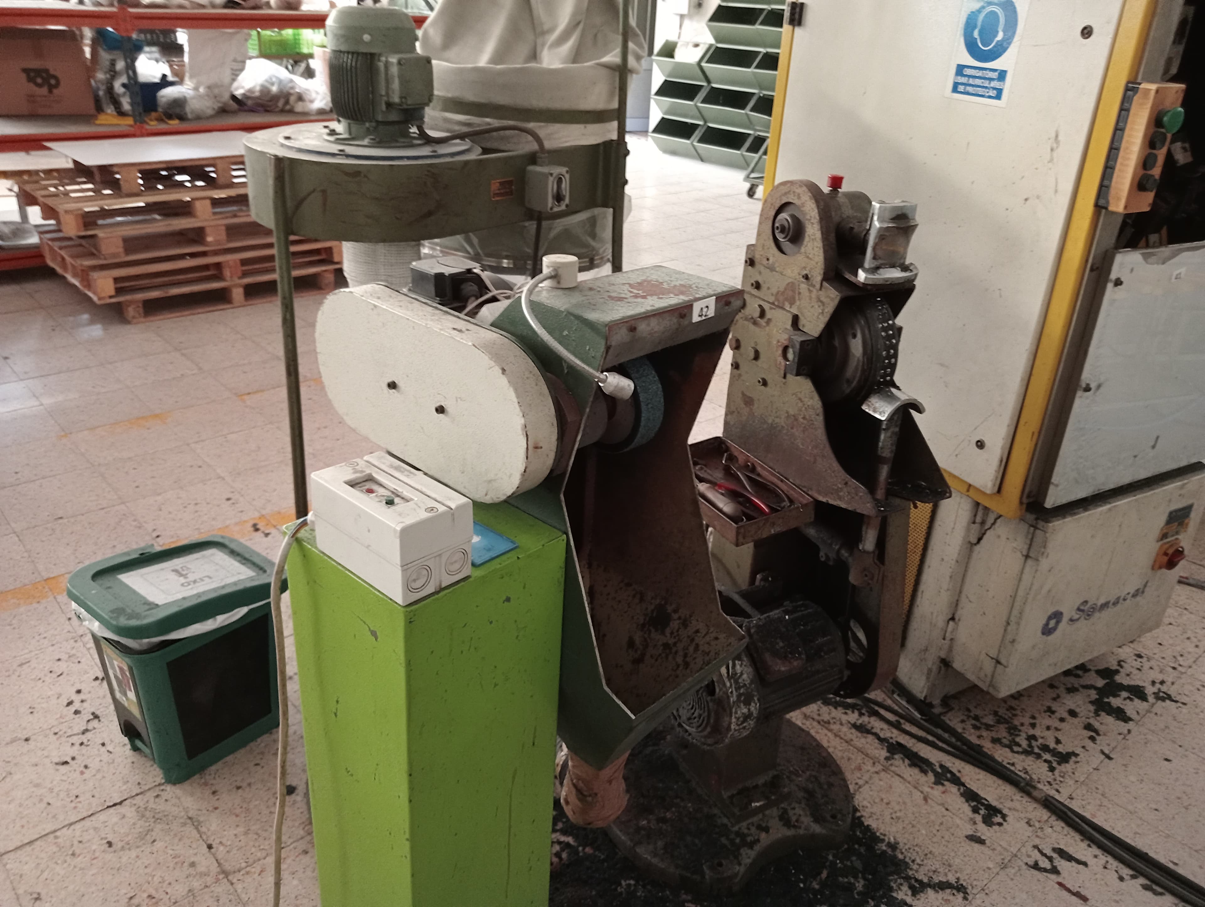 Sifione · Máquinas de rebater · Máquina de fechar calcanheiras · Reativador de contrafortes — imagen 19