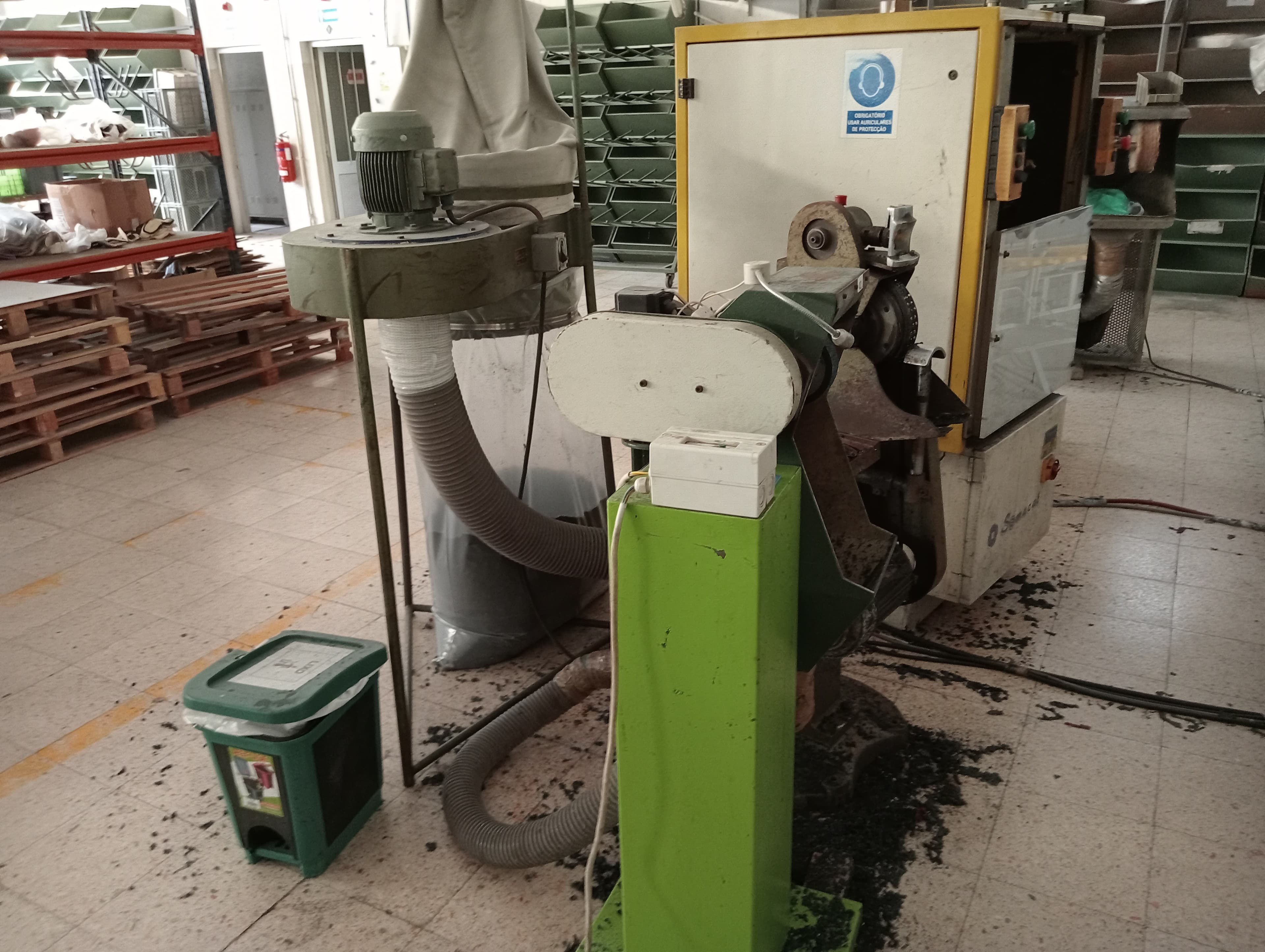 Sifione · Máquinas de rebater · Máquina de fechar calcanheiras · Reativador de contrafortes — imagen 16