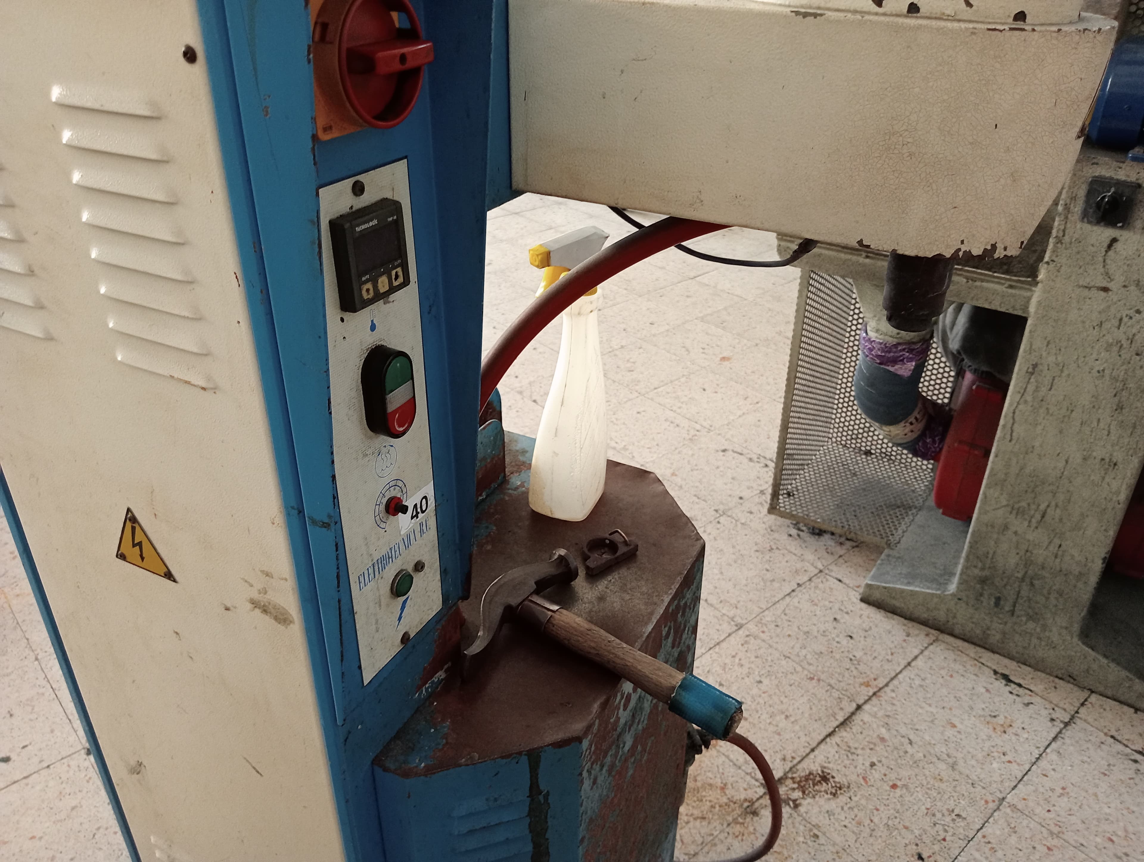 Sifione · Máquinas de rebater · Máquina de fechar calcanheiras · Reativador de contrafortes — imagen 10