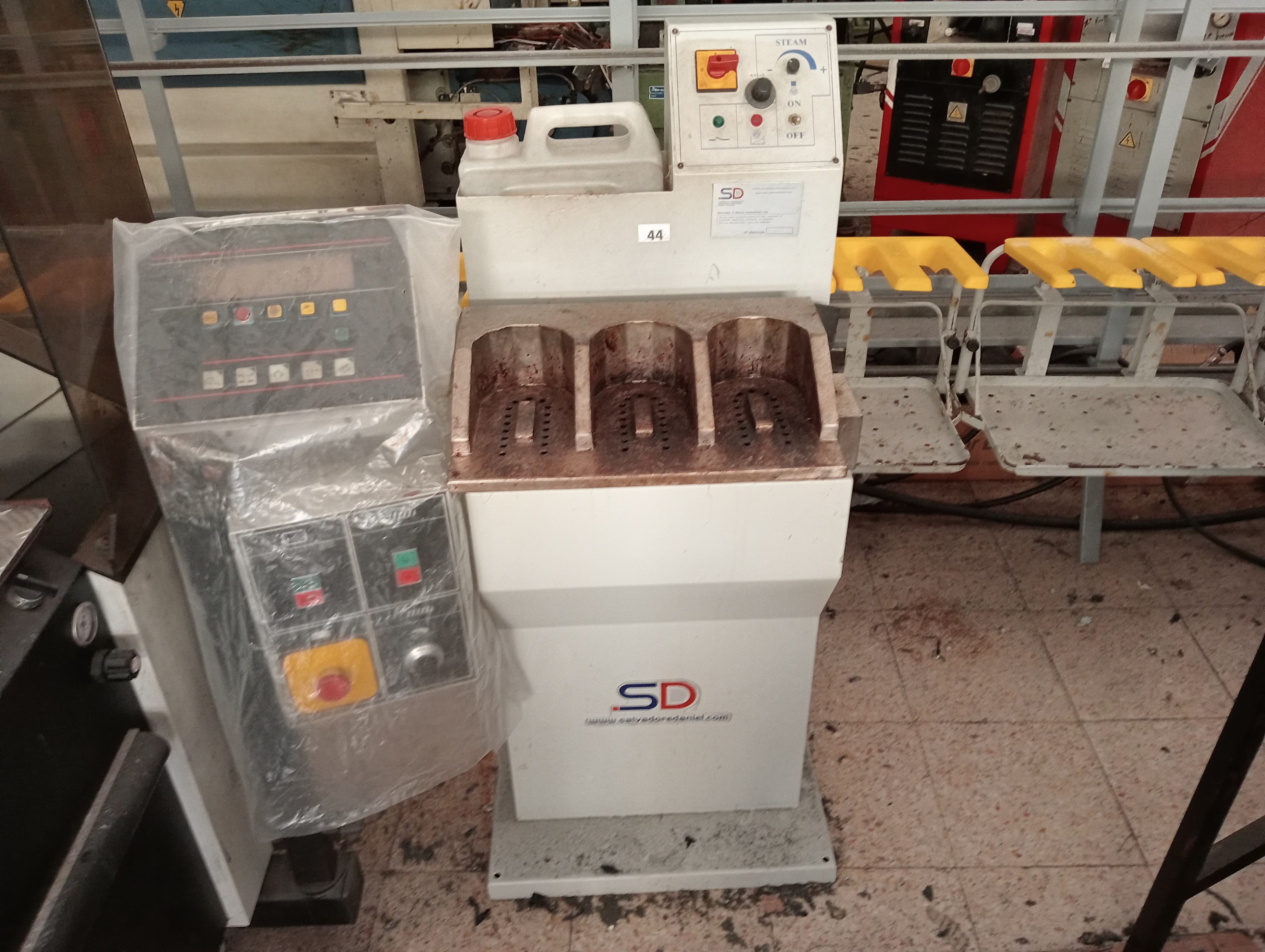 Sifione · Máquinas de rebater · Máquina de fechar calcanheiras · Reativador de contrafortes — imagen 20