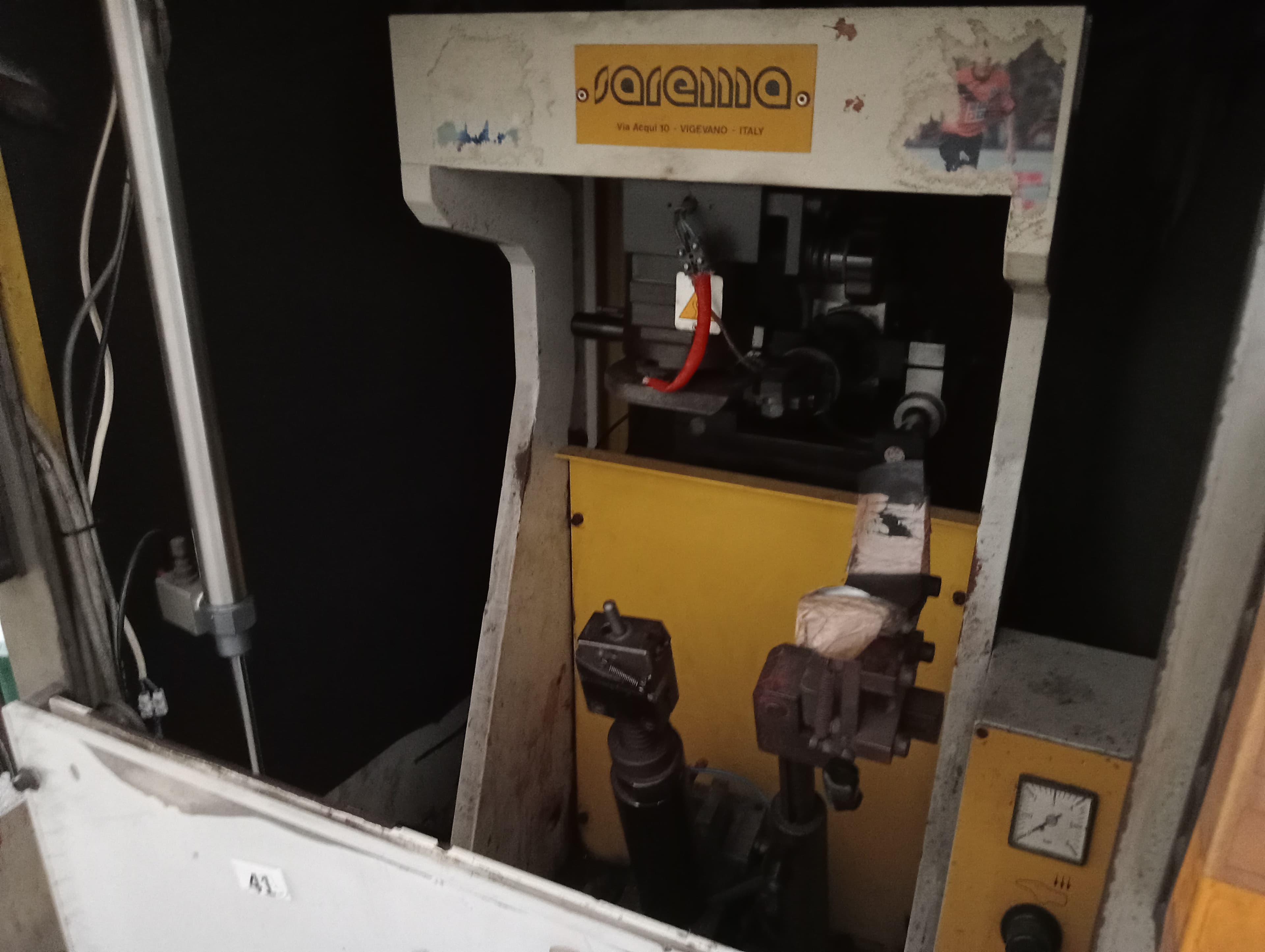Sifione · Máquinas de rebater · Máquina de fechar calcanheiras · Reativador de contrafortes — imagen 12