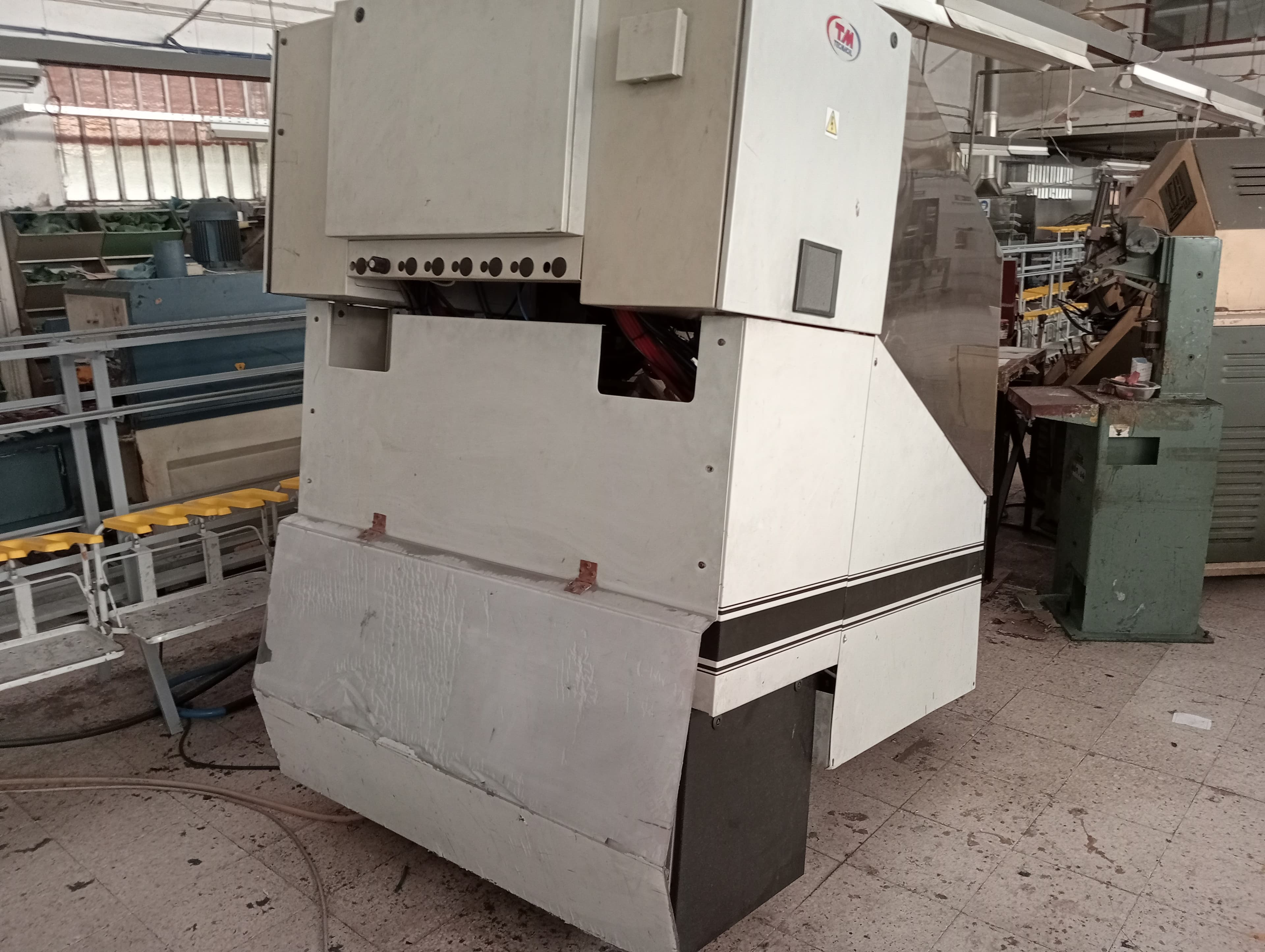 Sifione · Máquinas de rebater · Máquina de fechar calcanheiras · Reativador de contrafortes — imagen 4