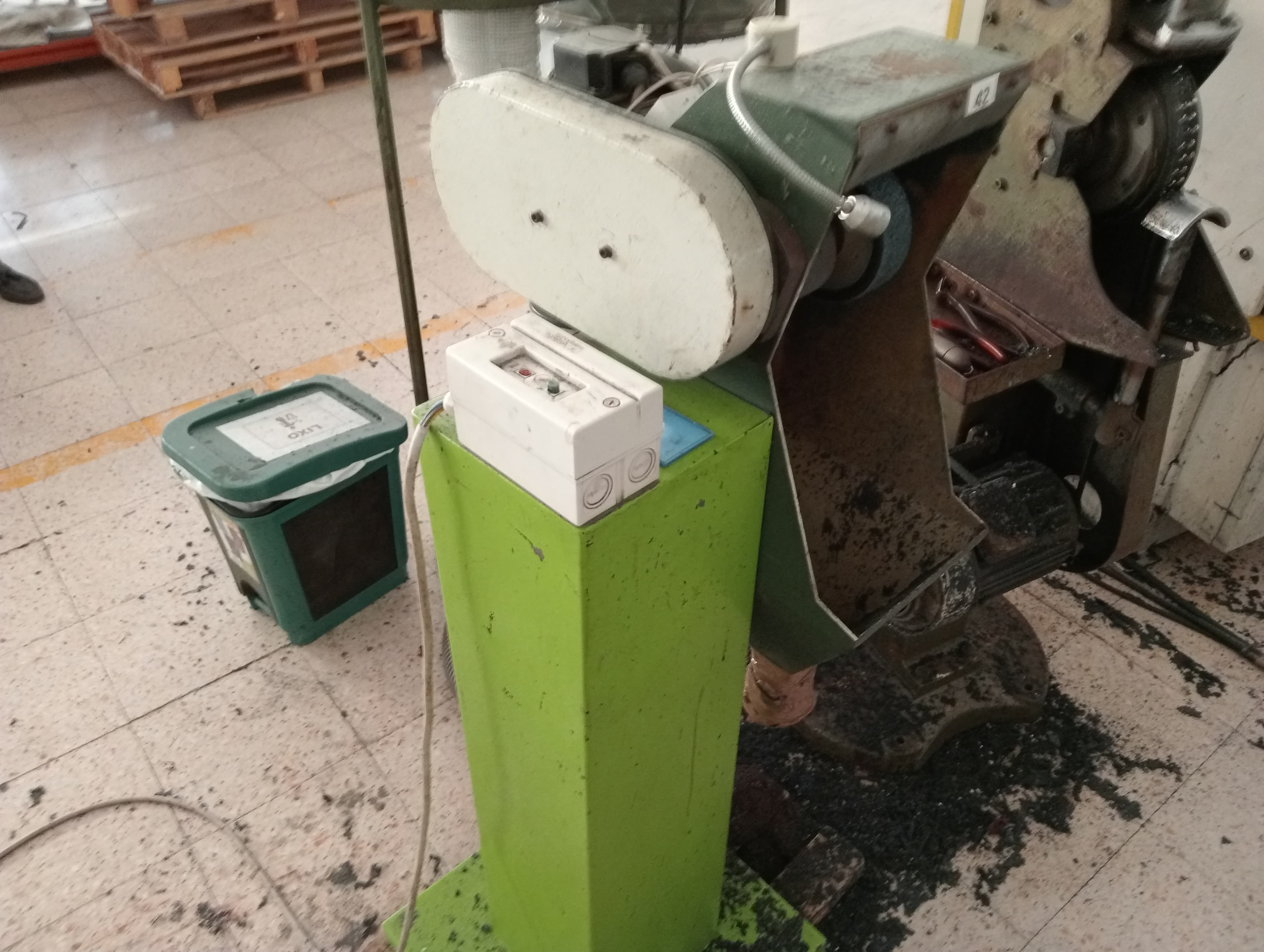 Sifione · Máquinas de rebater · Máquina de fechar calcanheiras · Reativador de contrafortes — imagen 8