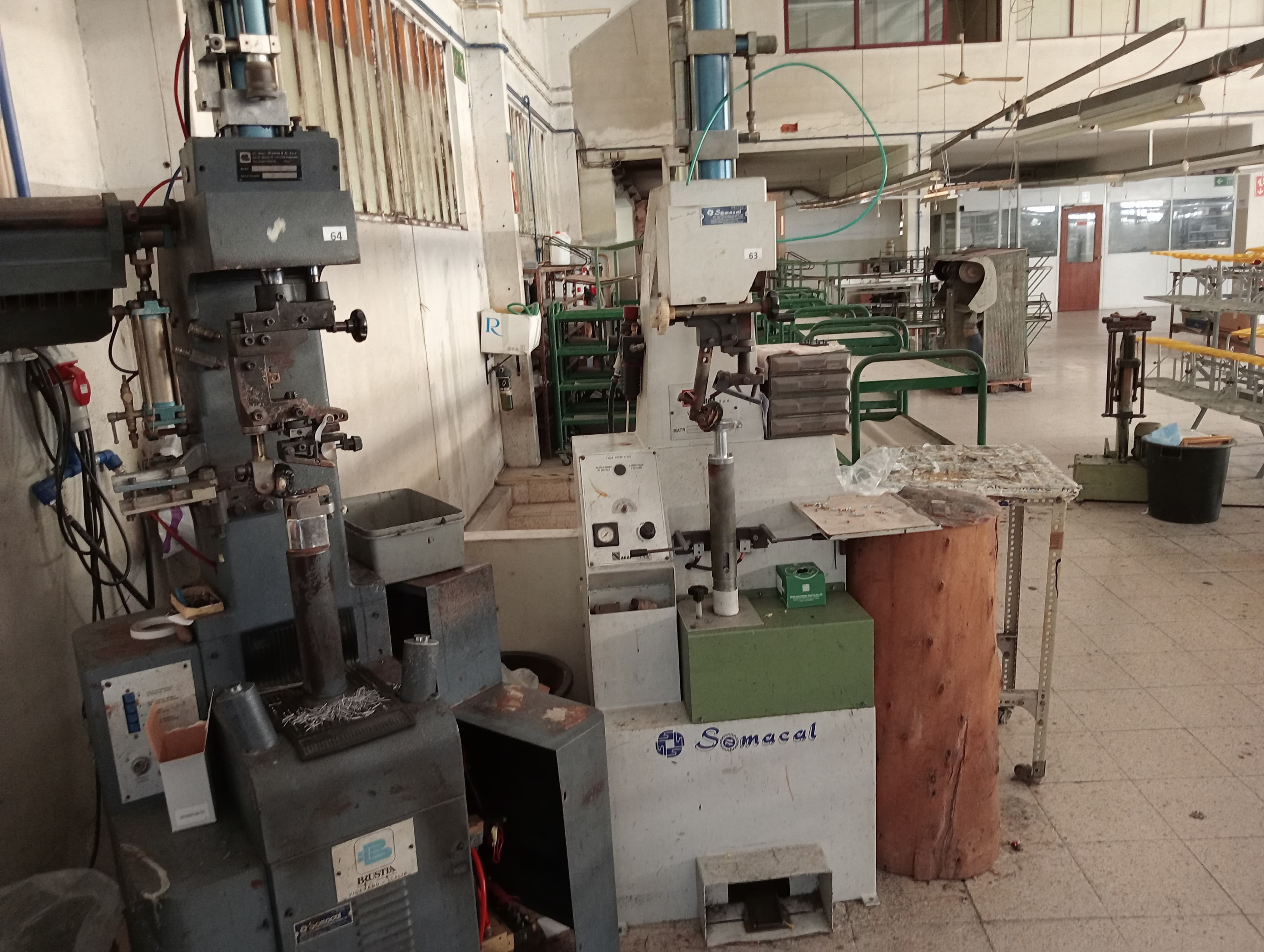 Máquina de meter parafusos · Máquina de pregar saltos — imagem 5