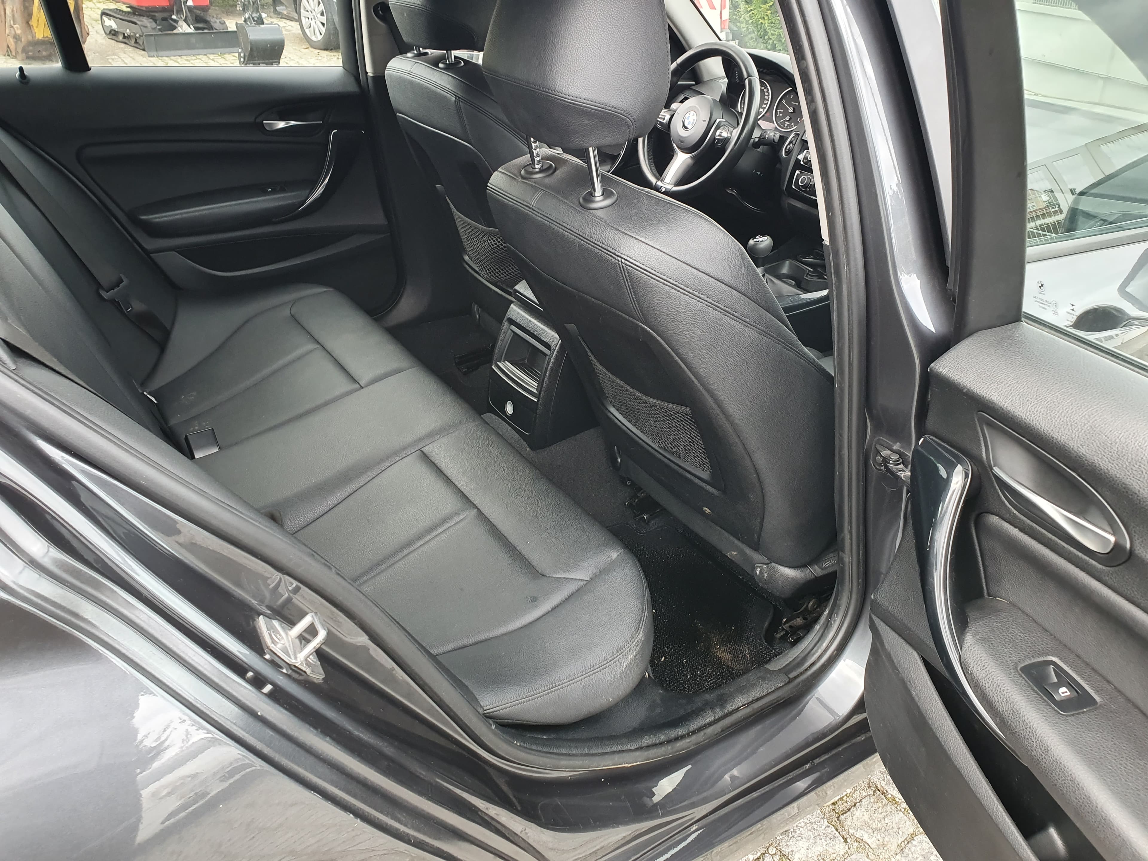 BMW 116D · Ano 2016 — imagem 24