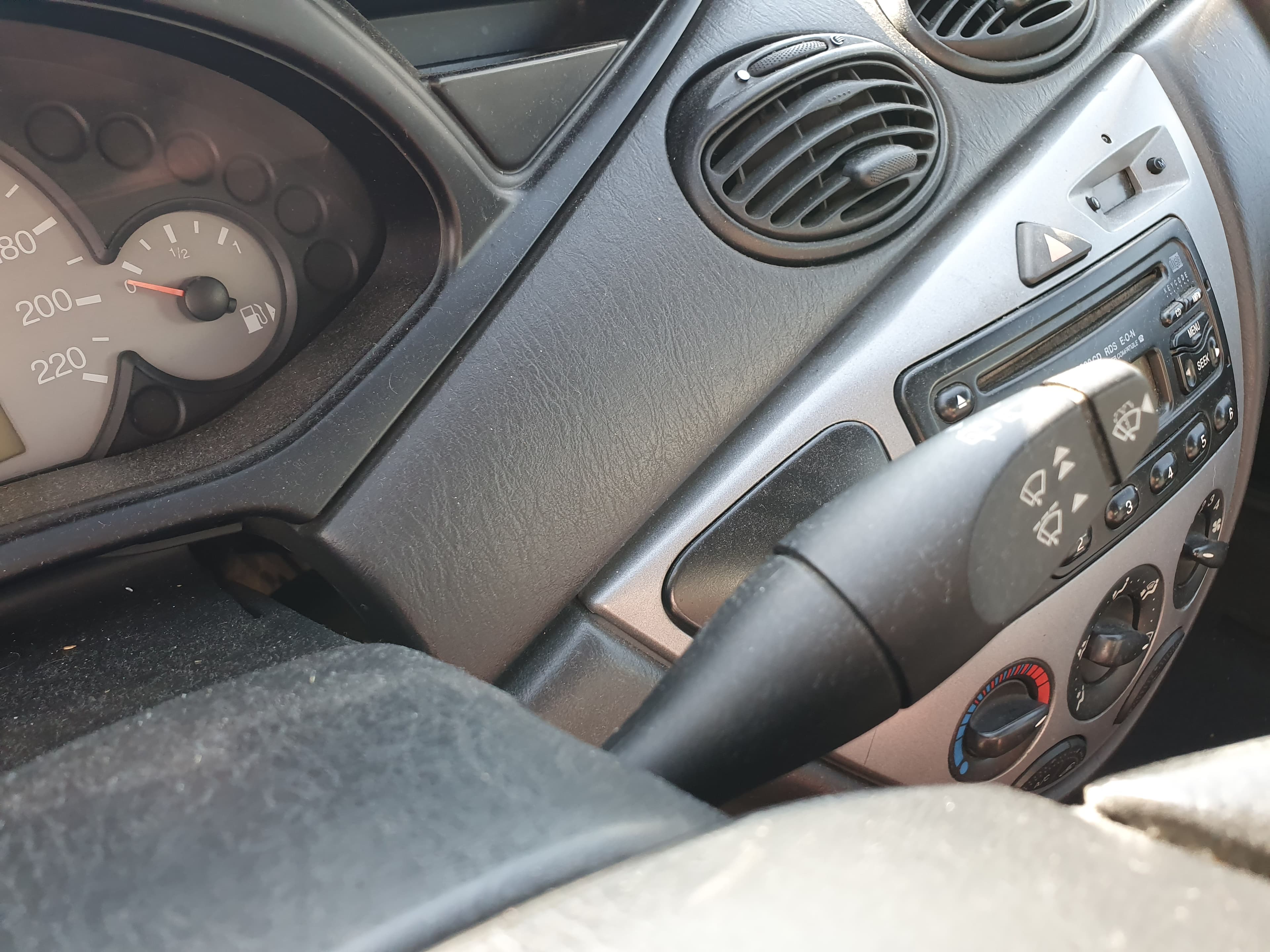 Ford Focus · Ano 2001 — image 30