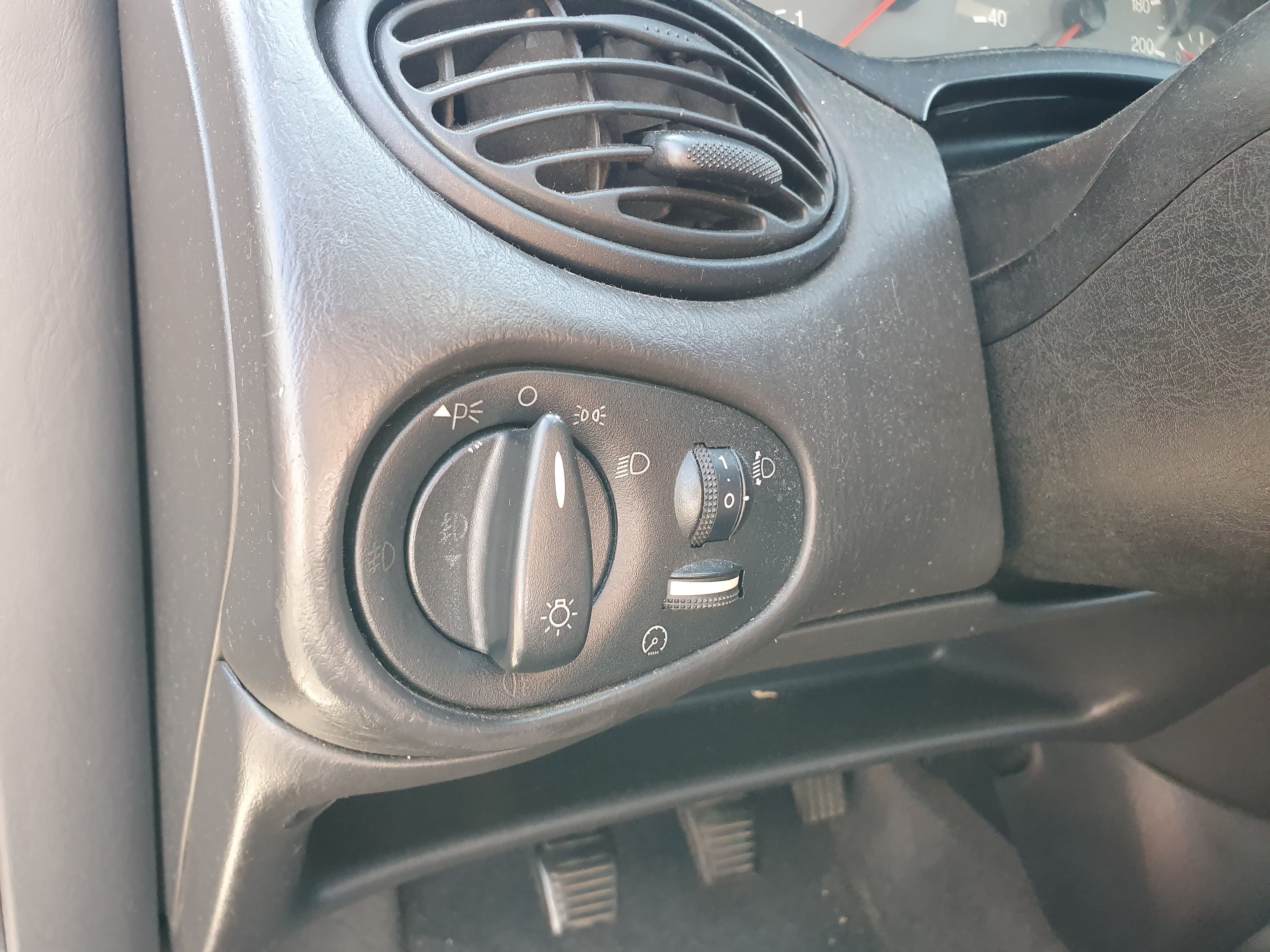 Ford Focus · Ano 2001 — image 32