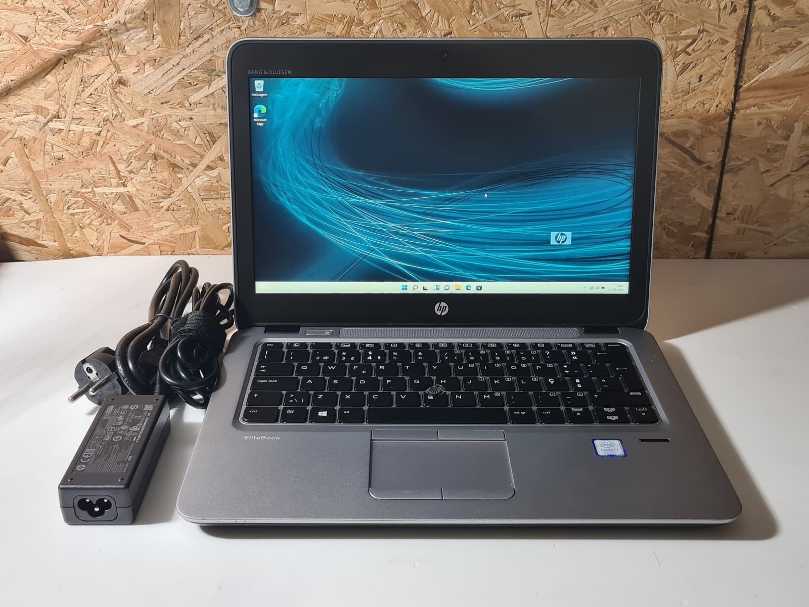 Portátil HP EliteBook 820 G4 — imagem 1