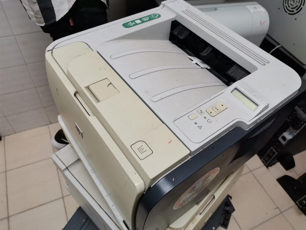 Impressora HP LaserJet P2055DN — imagem 2