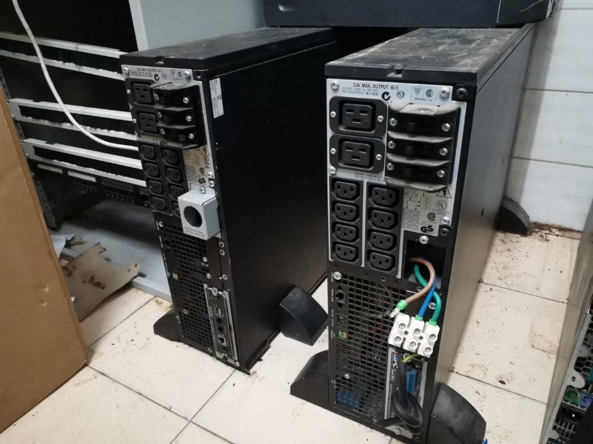 UPS's APC 5000VA — imagen 2
