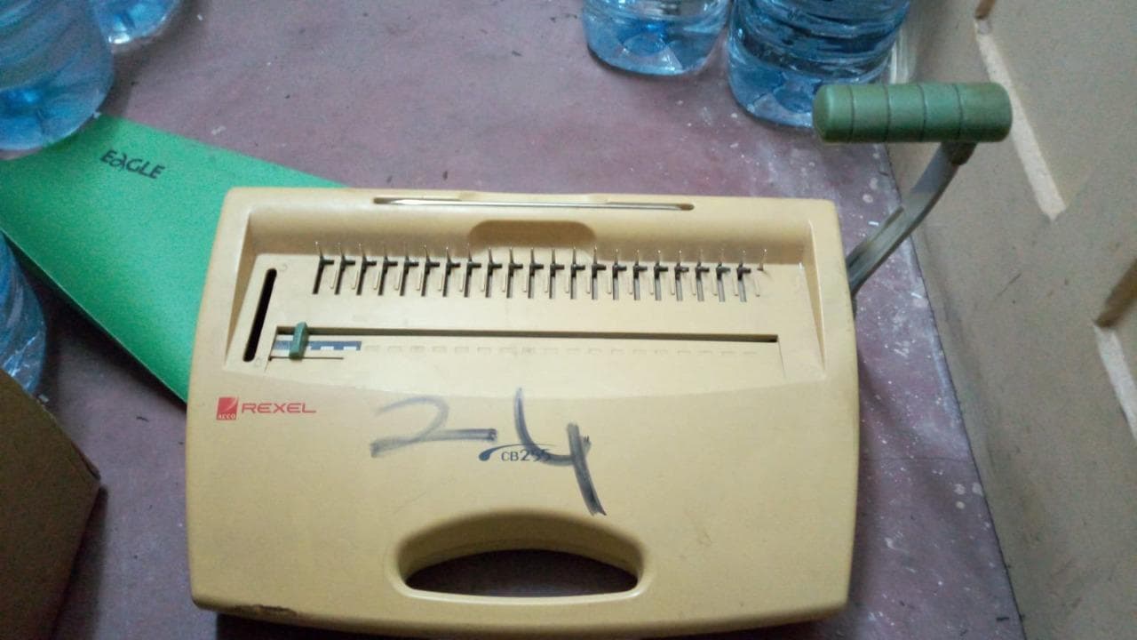 Máquina para Encadernar Rexel CB 255 — imagem 1