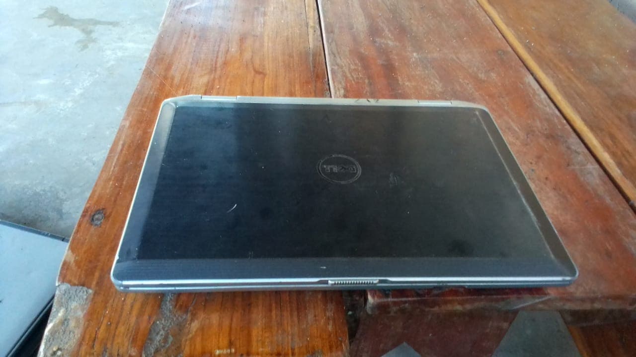 Laptop DELL Latitude — imagem 1