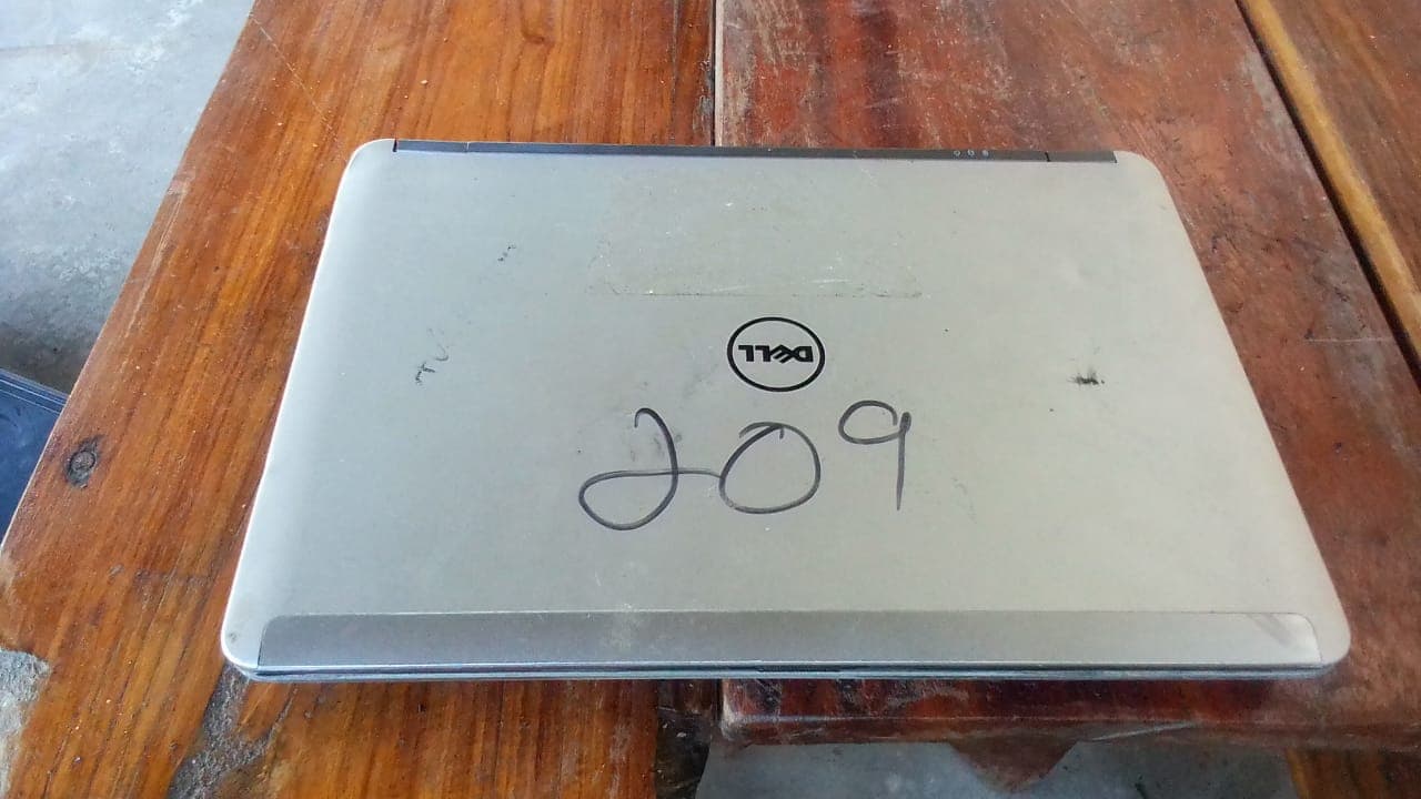Laptop DELL Latitude E6440 — imagem 1