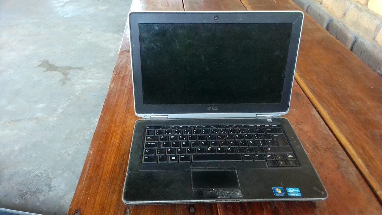 Portátil Dell Latitude — imagen 2