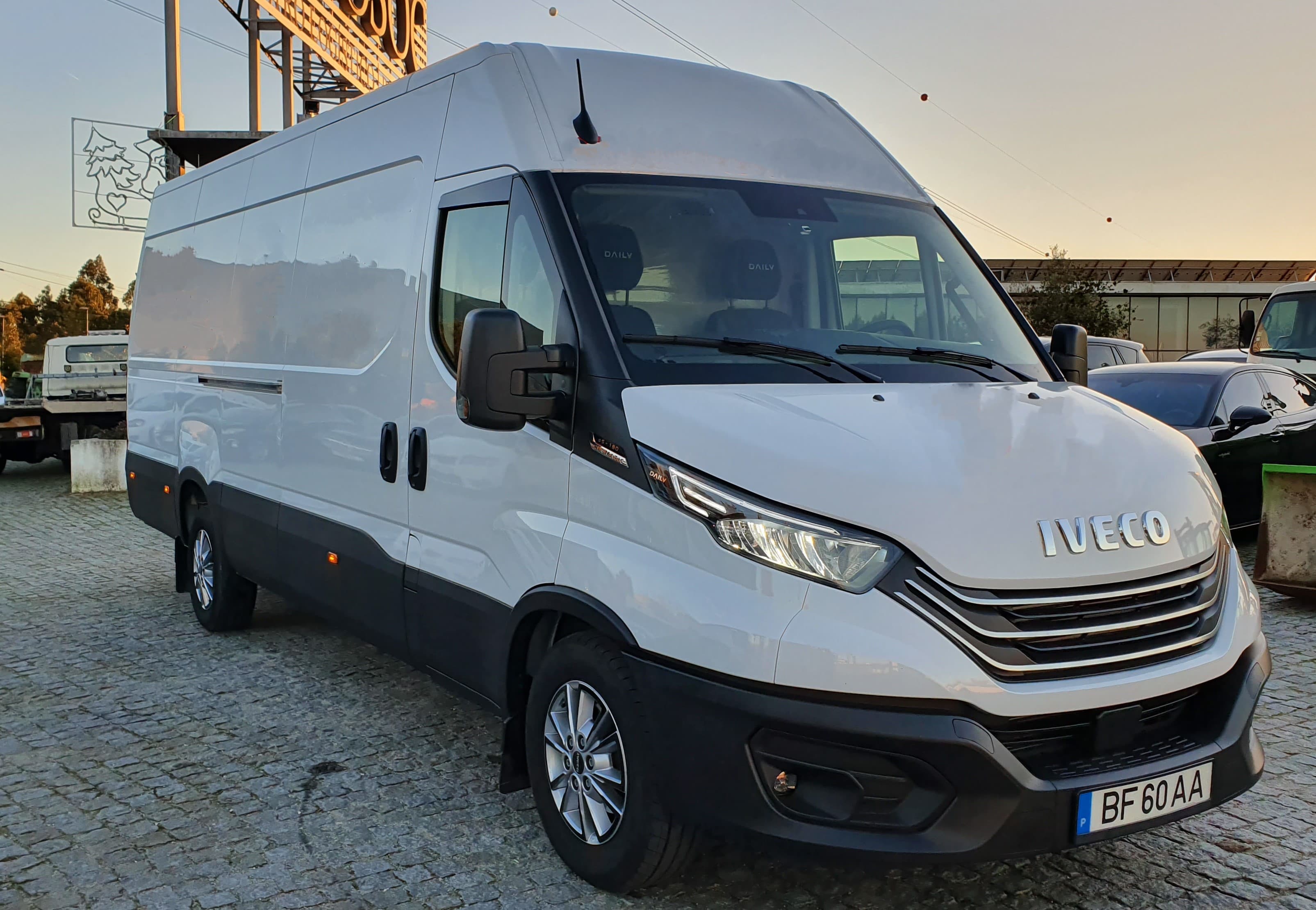 Iveco 35S18 · Ano 2023 — imagem 1