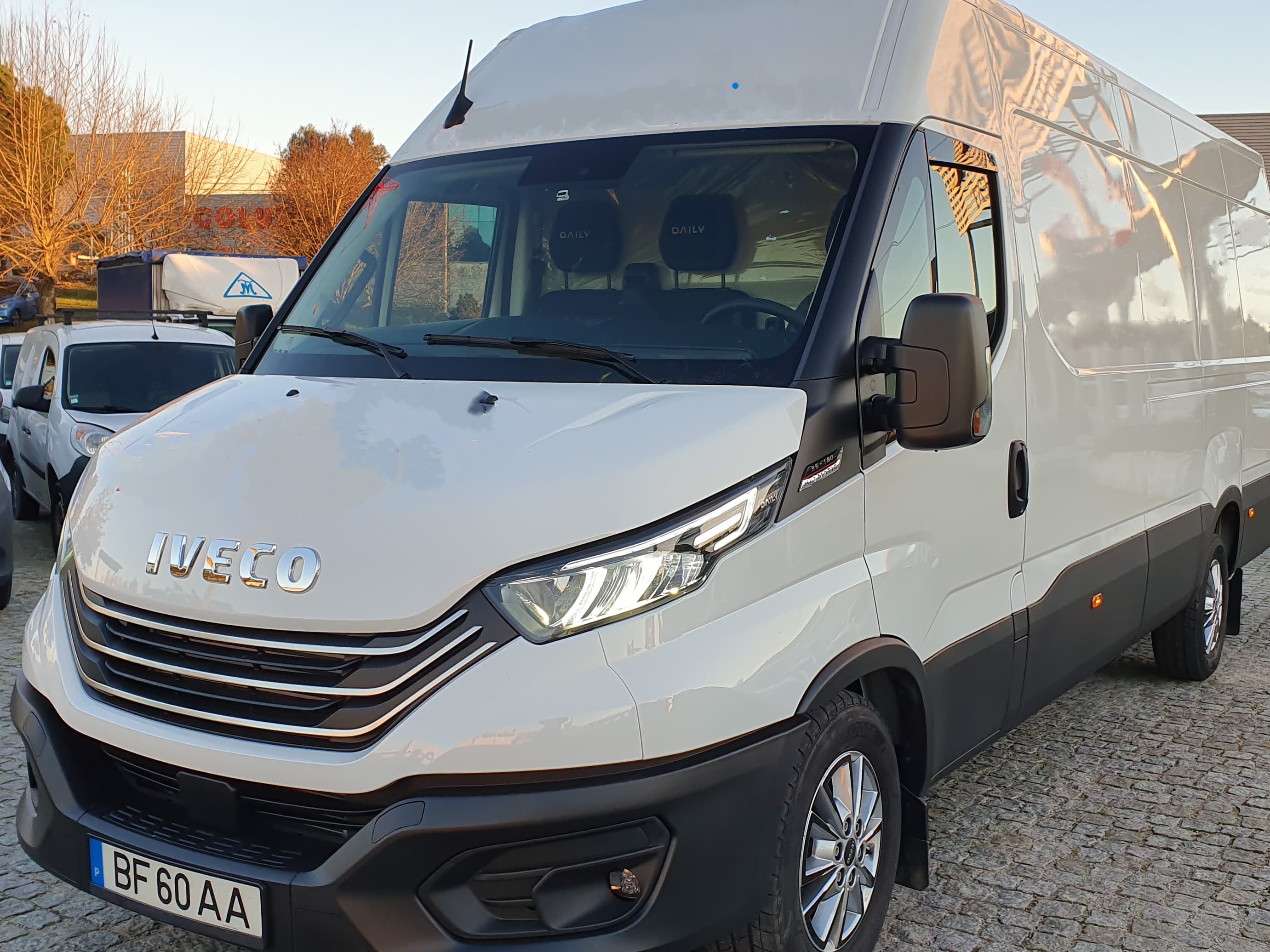 Iveco 35S18 · Ano 2023 — imagem 3