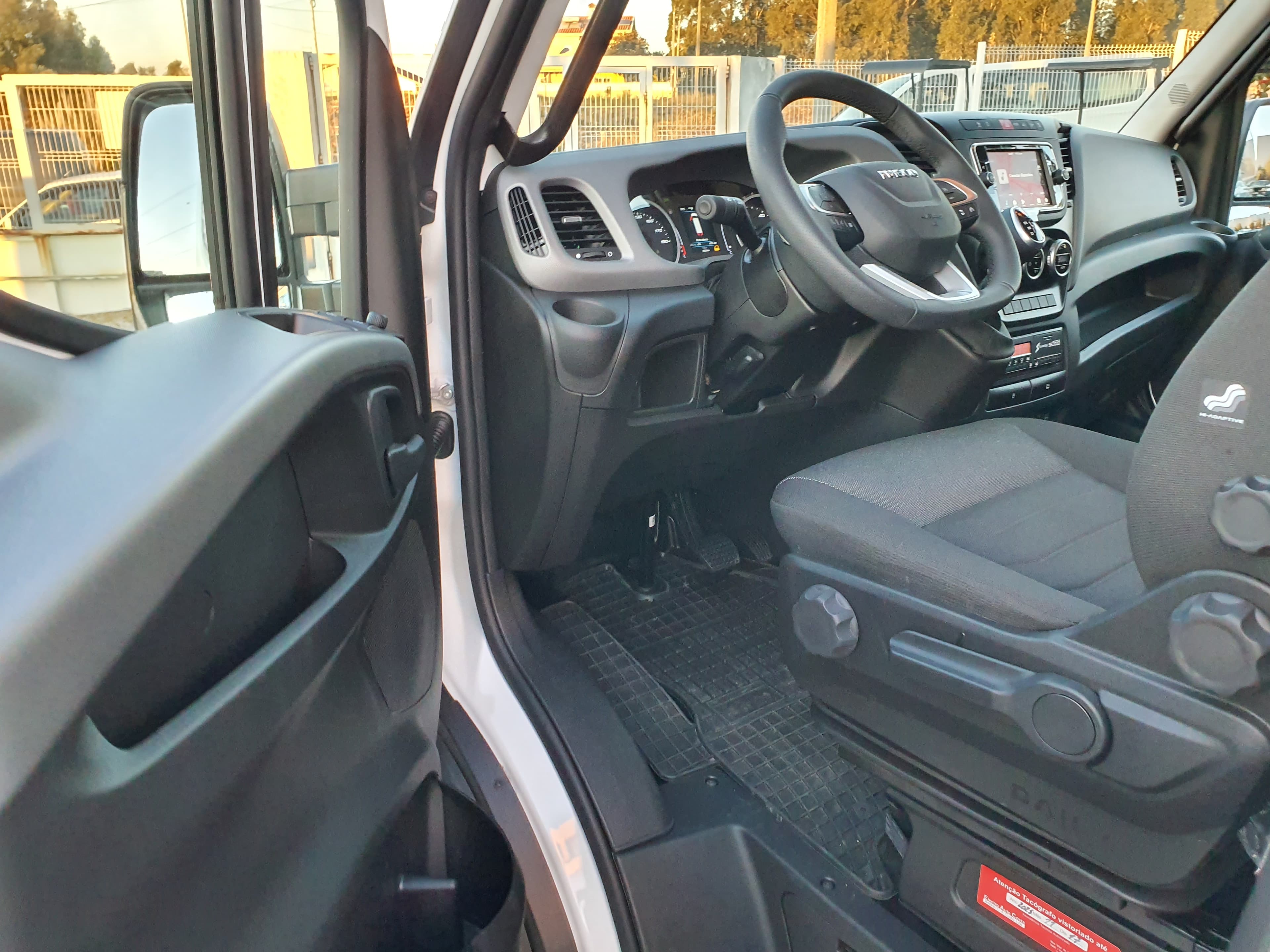 Iveco 35S18 · Ano 2023 — imagem 17