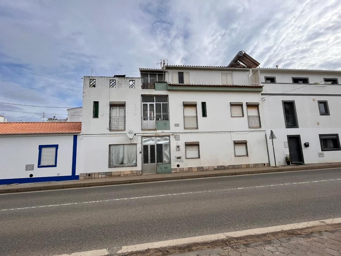 Edifício com 2 pisos · Lagos — image 1