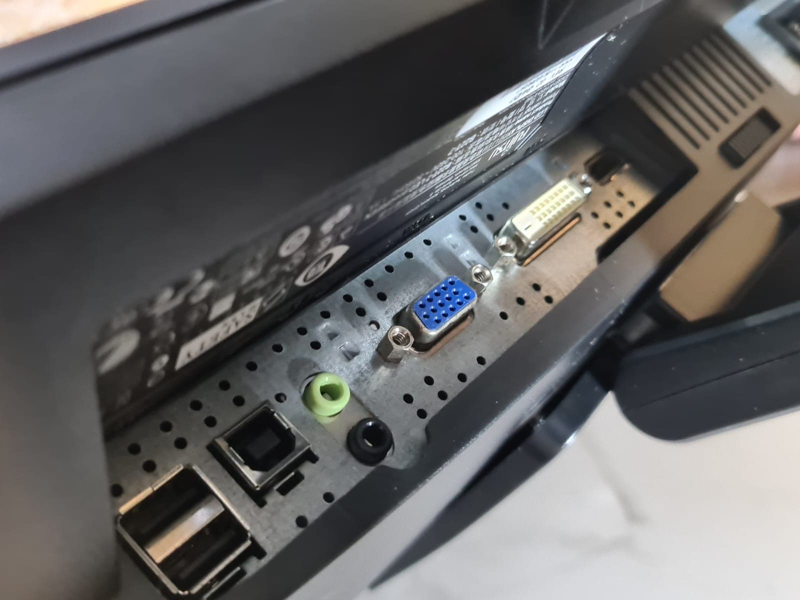 Computador HP Compaq Pro 4300 SFF — imagen 15