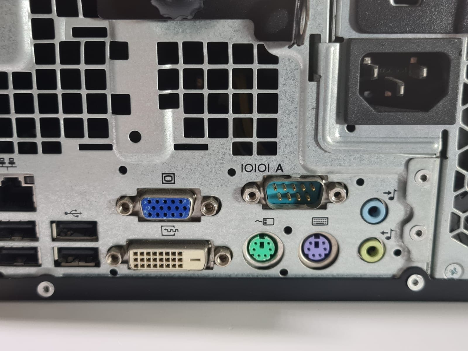 Computador HP Compaq Pro 4300 SFF — imagen 11