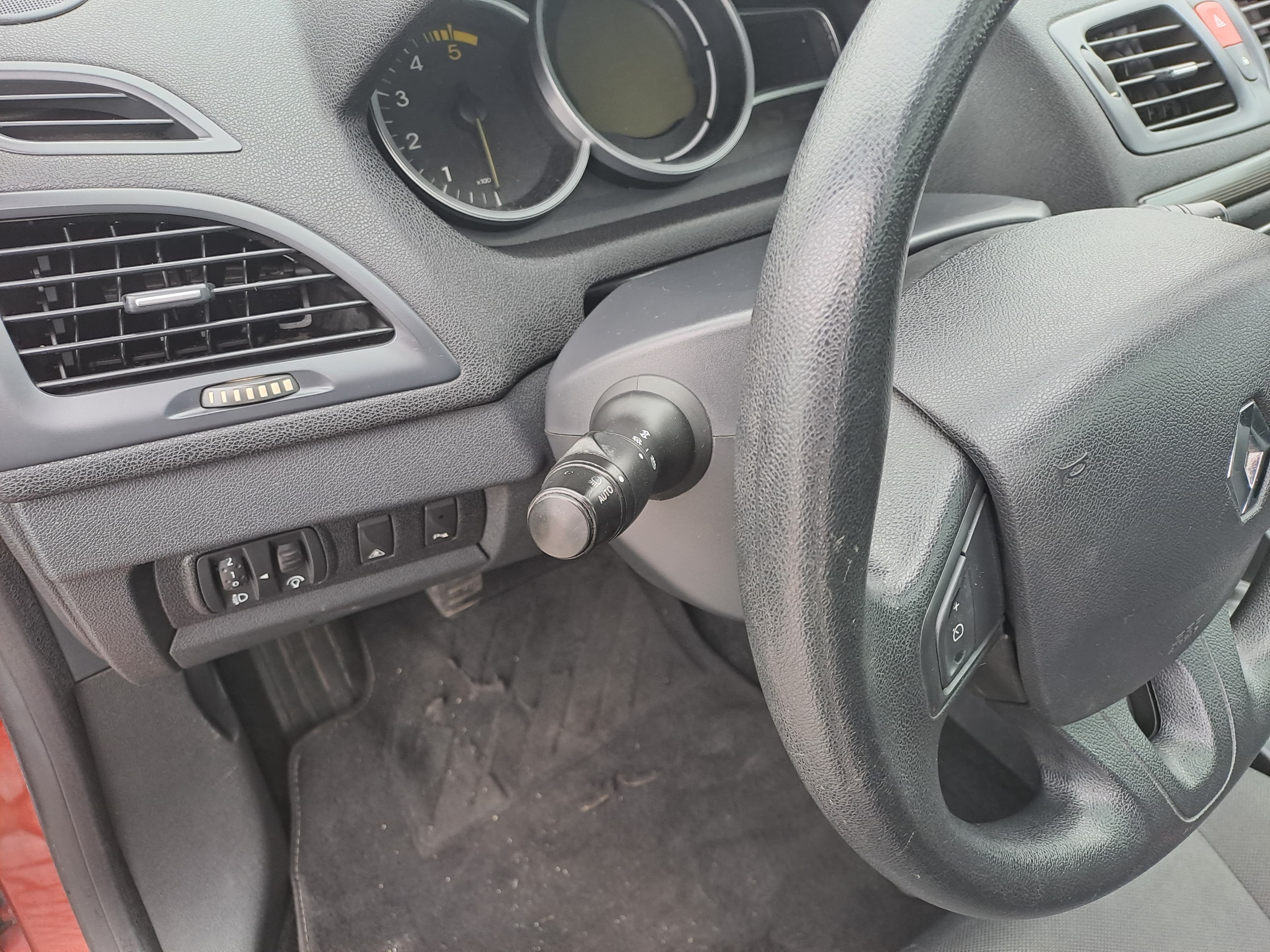 Renault Mégane DCI · Ano 2010 — imagem 35