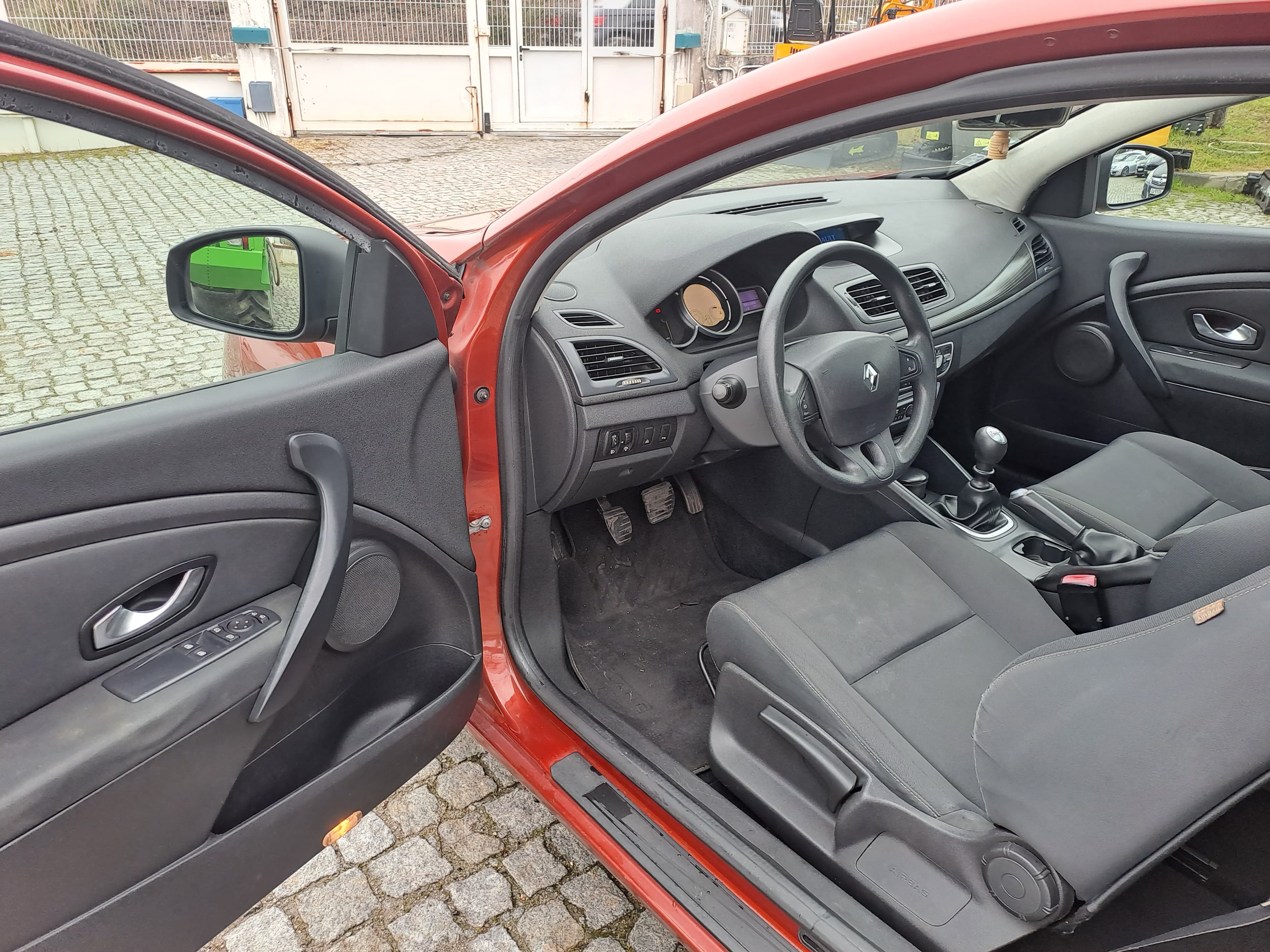 Renault Mégane DCI · Ano 2010 — imagem 24