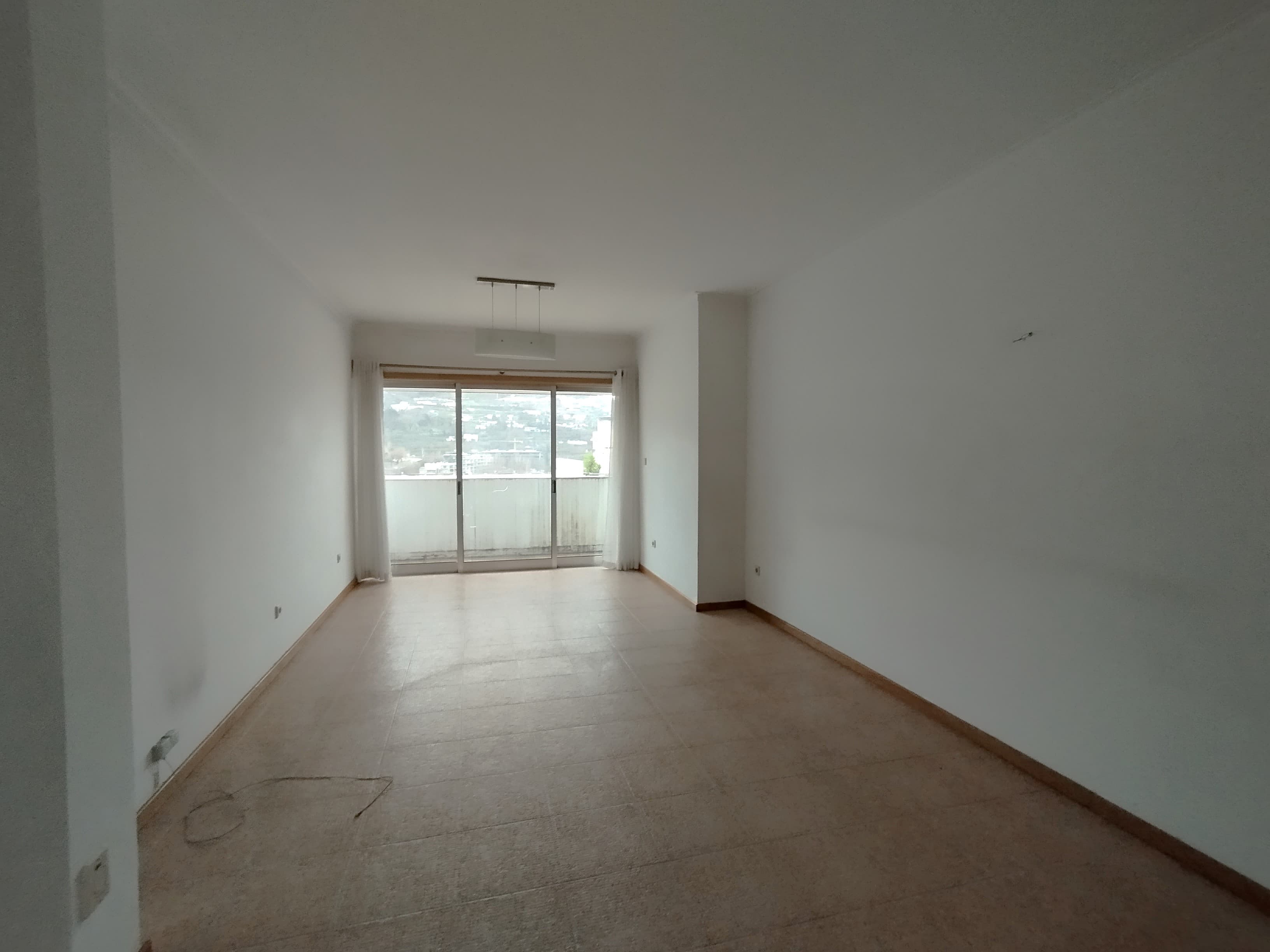 Apartamento T2 c/ Garagem · Guimarães — imagem 3