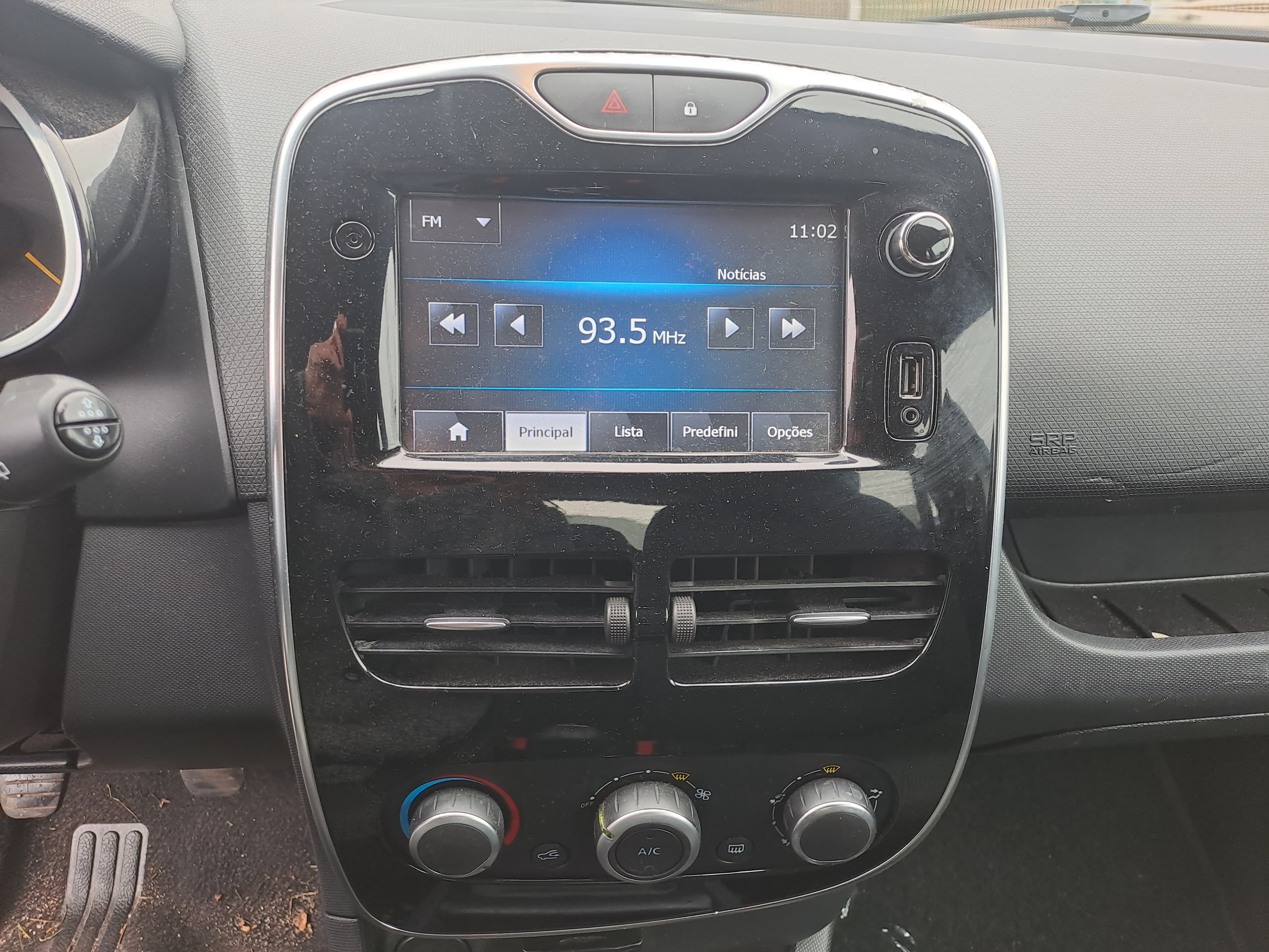 Renault Clio DCI · Ano 2015 — image 21