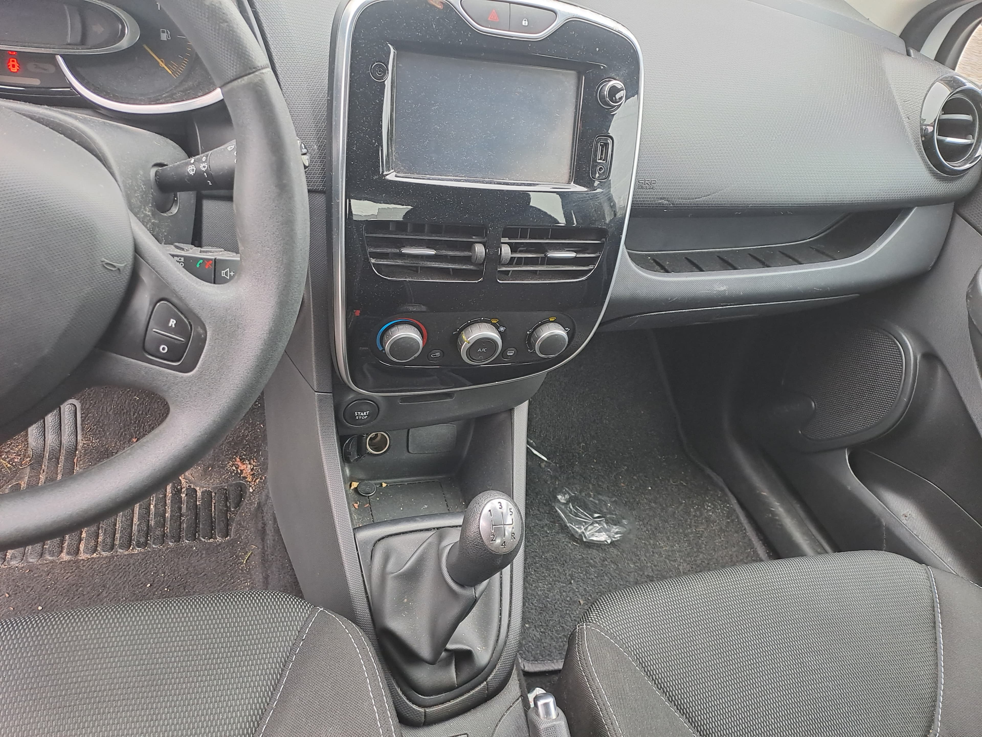 Renault Clio DCI · Ano 2015 — image 18