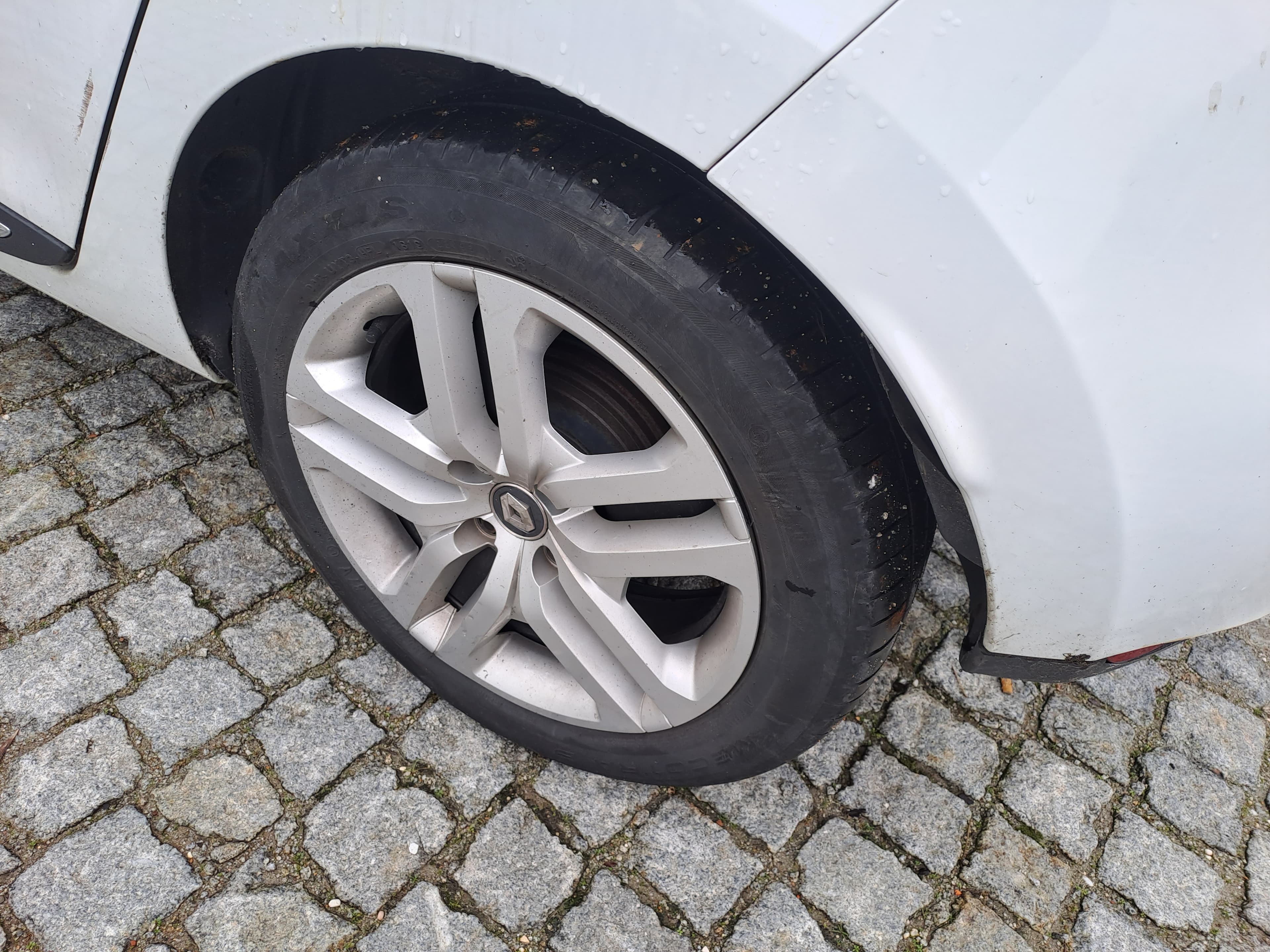 Renault Clio DCI · Ano 2015 — image 10