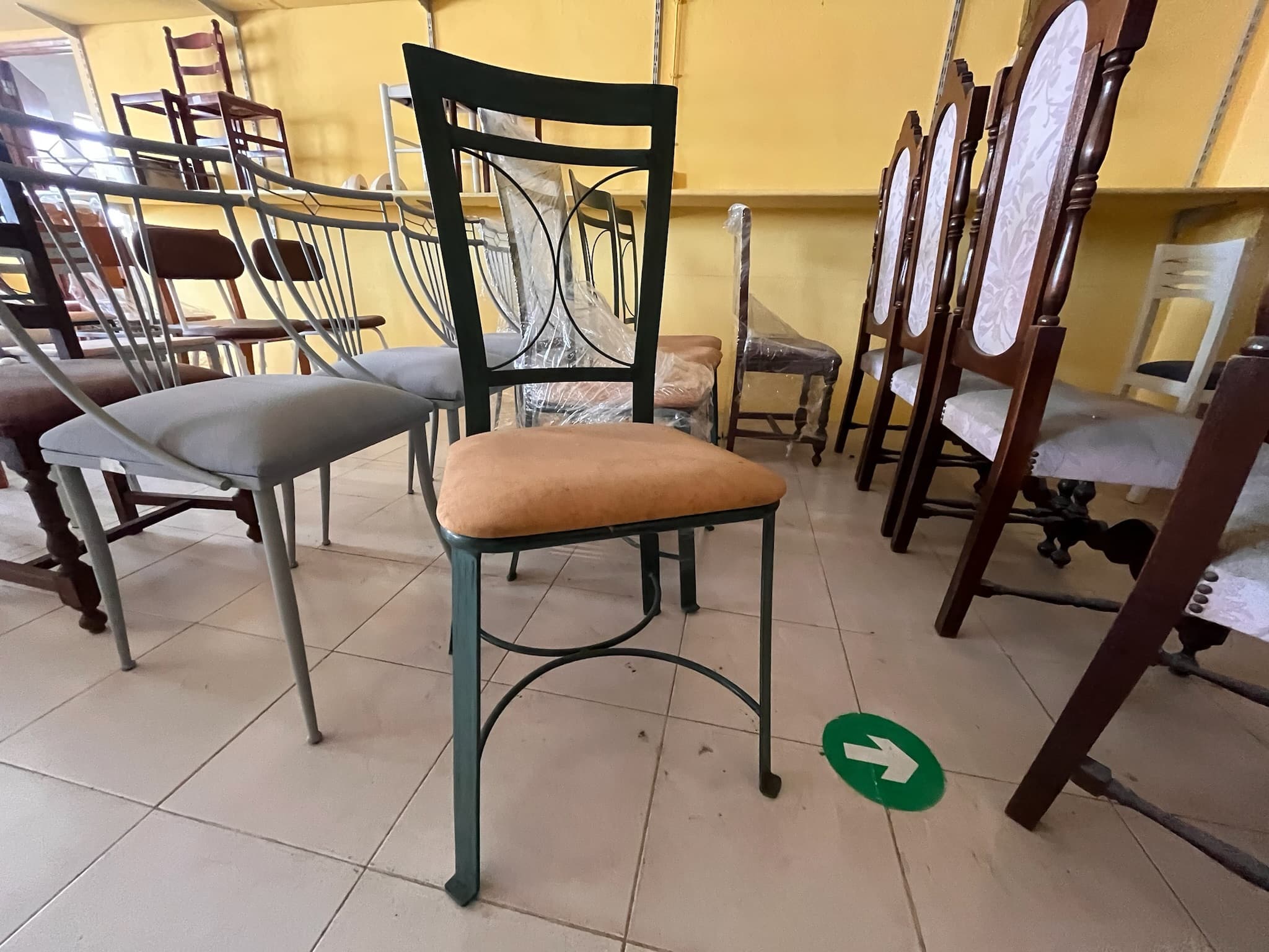 Cadeiras metálicas verdes