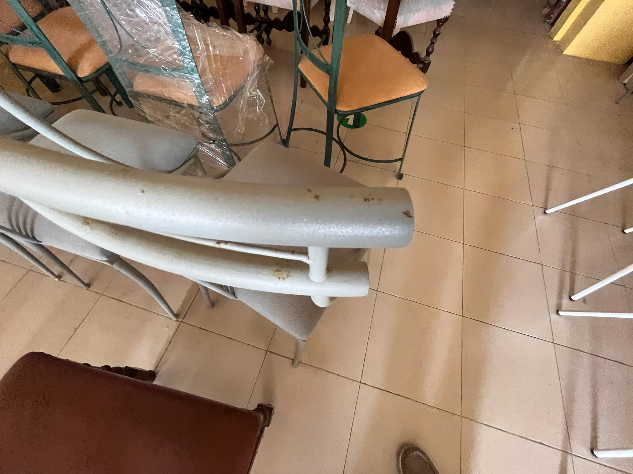 Cadeiras metálicas cinzentas — image 4