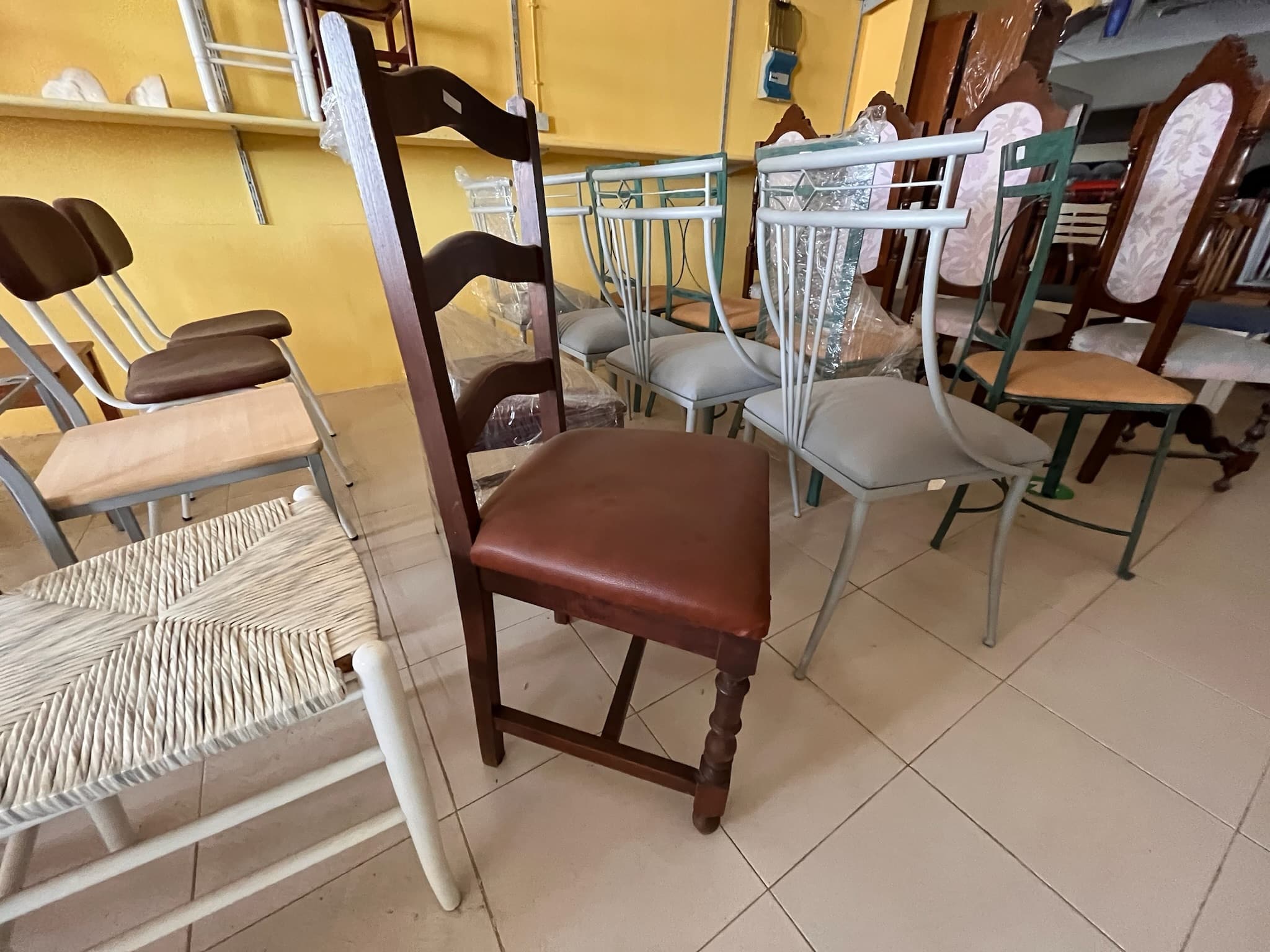 Cadeiras de madeira — image 2