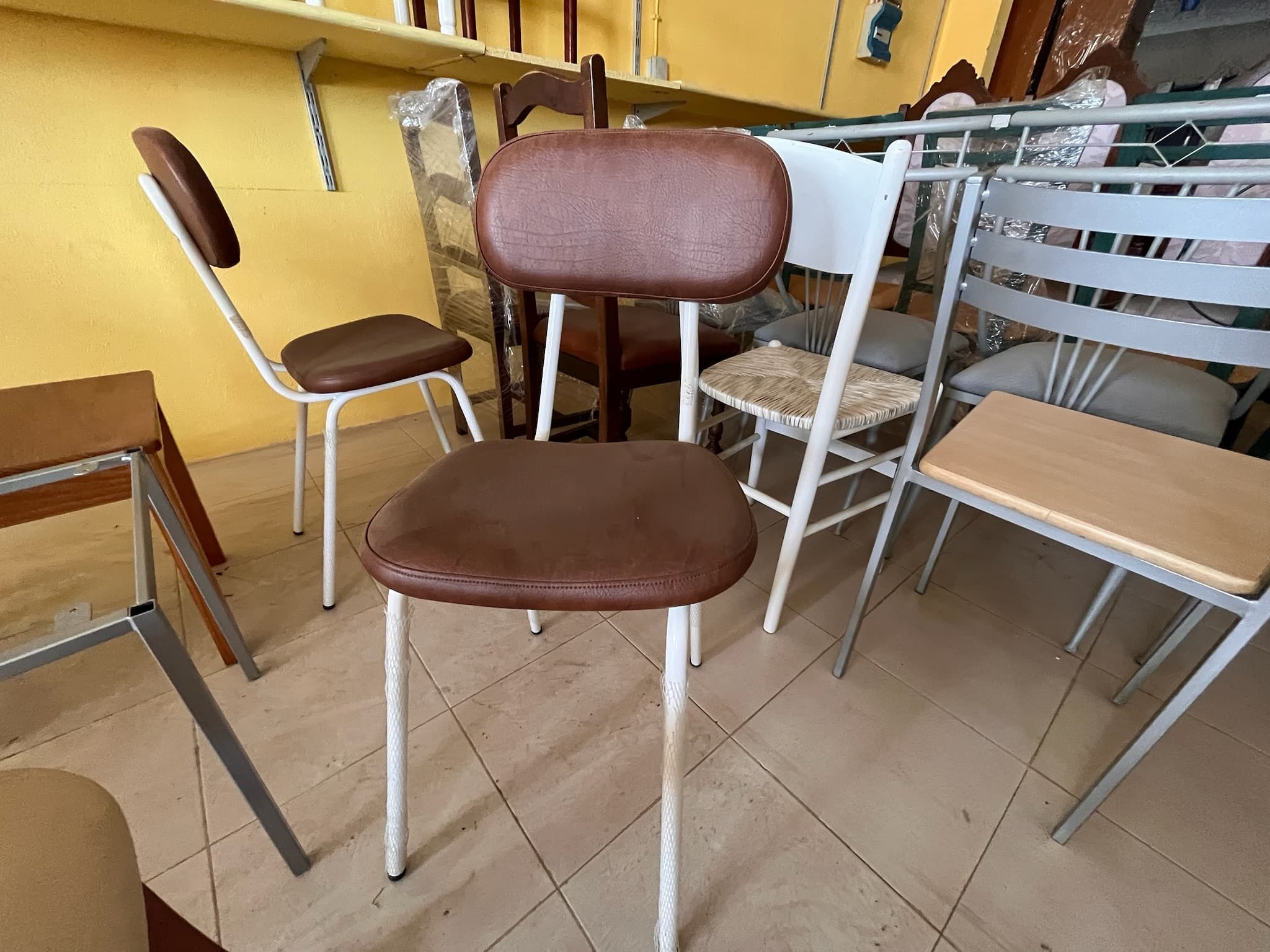 Cadeiras metálicas — image 2