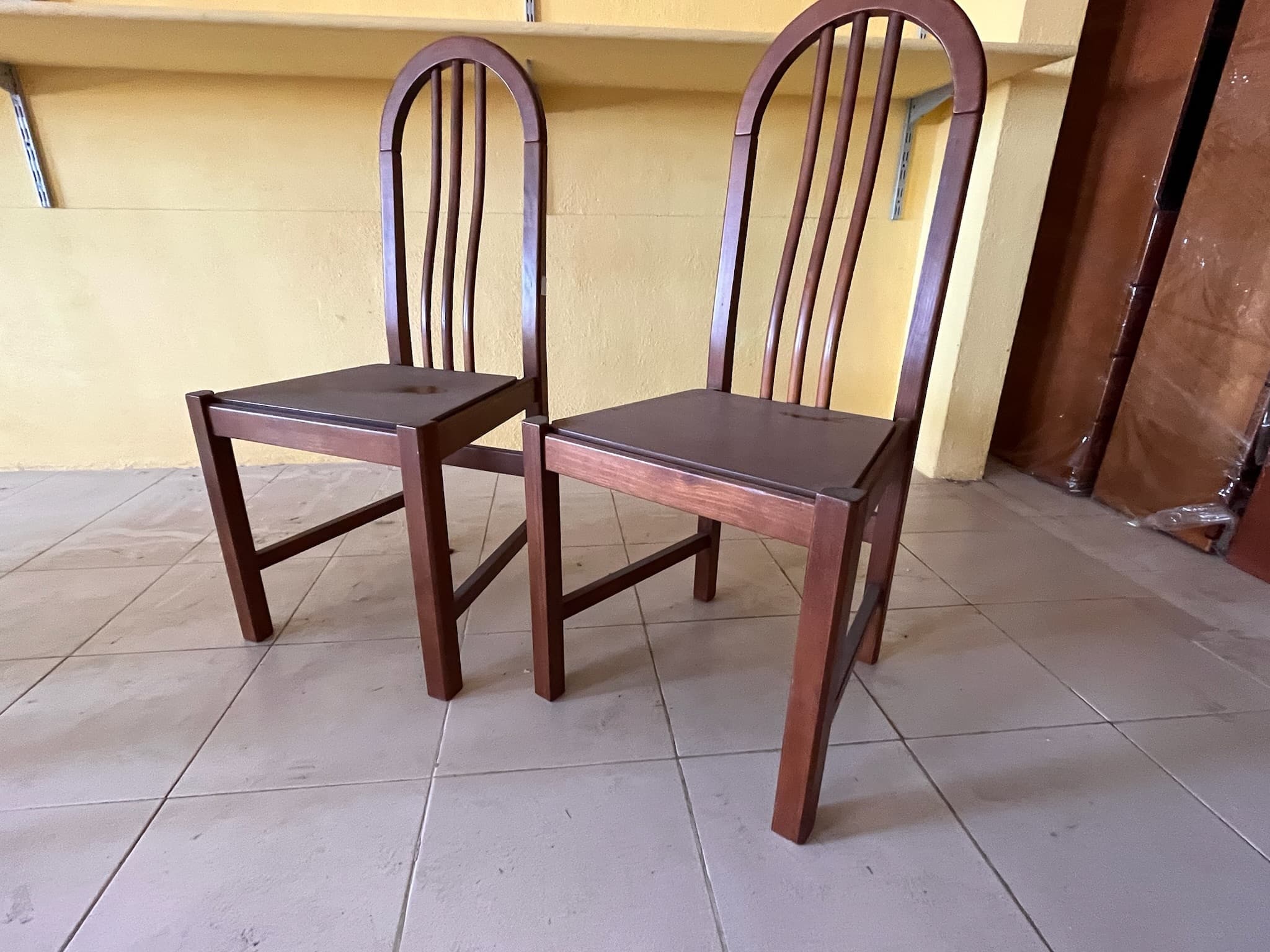 Cadeiras de madeira — imagem 2