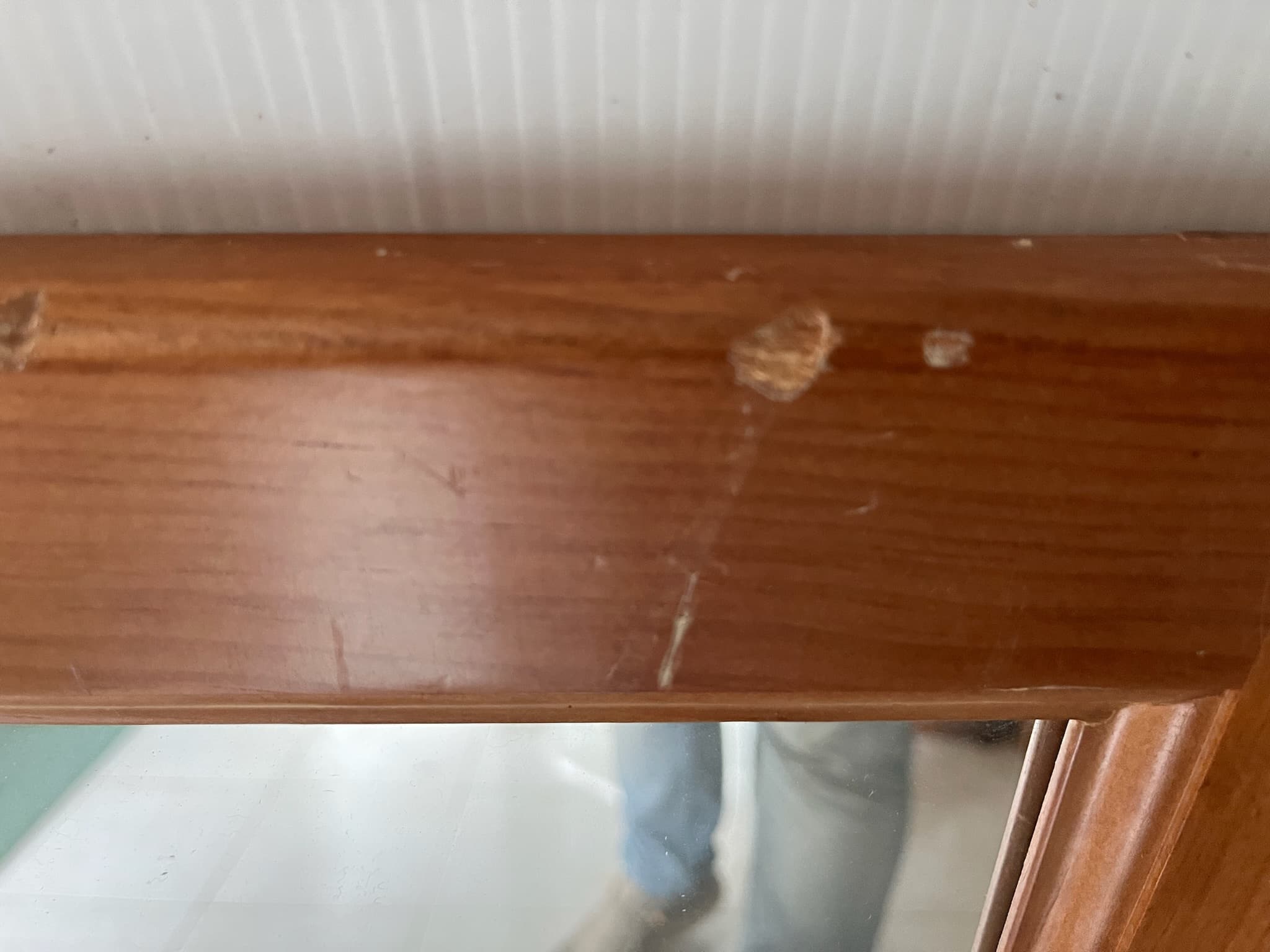 Espelho com moldura de madeira — imagem 2